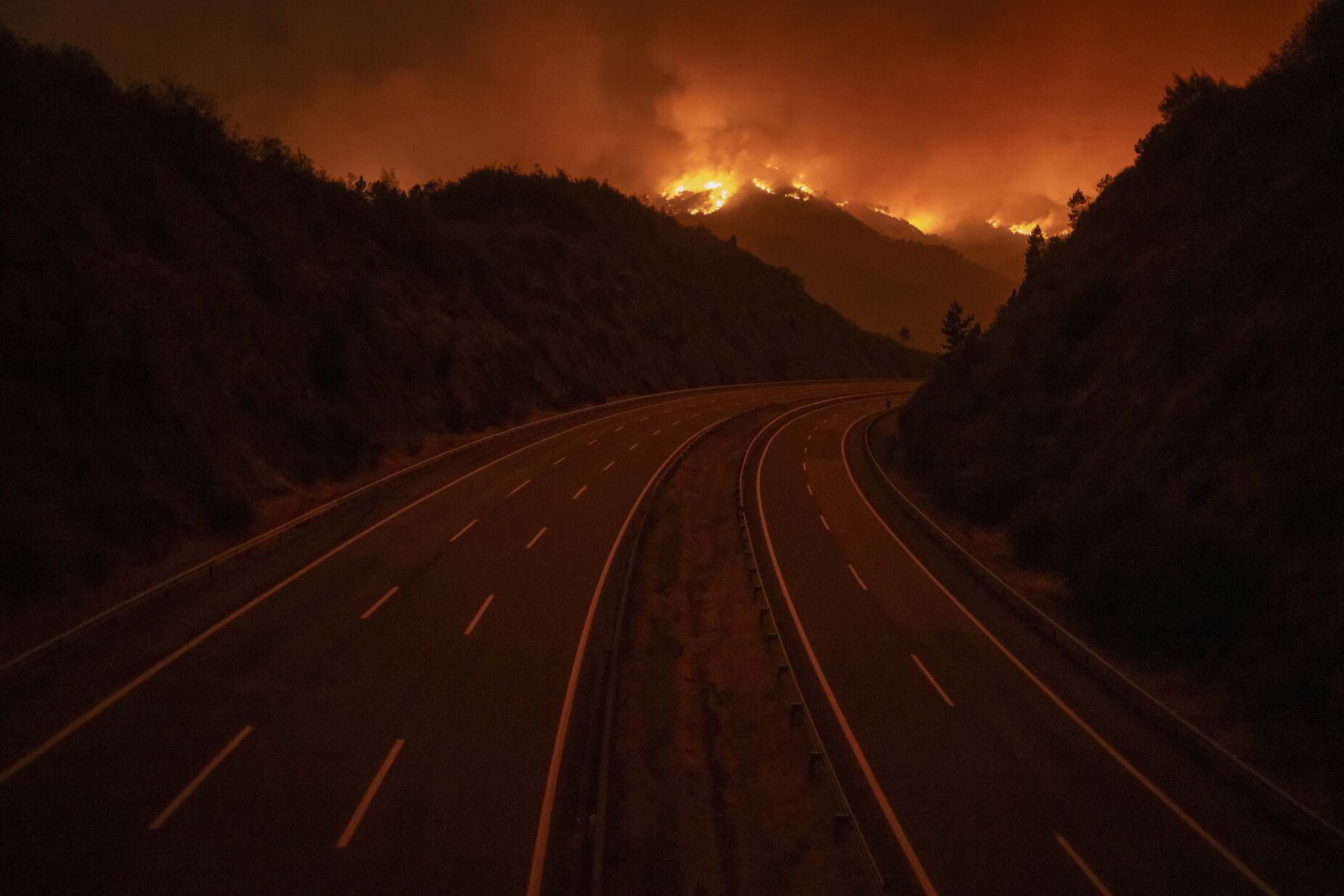 Espanha declara zona de catástrofe áreas afetadas por 113 grandes incêndios