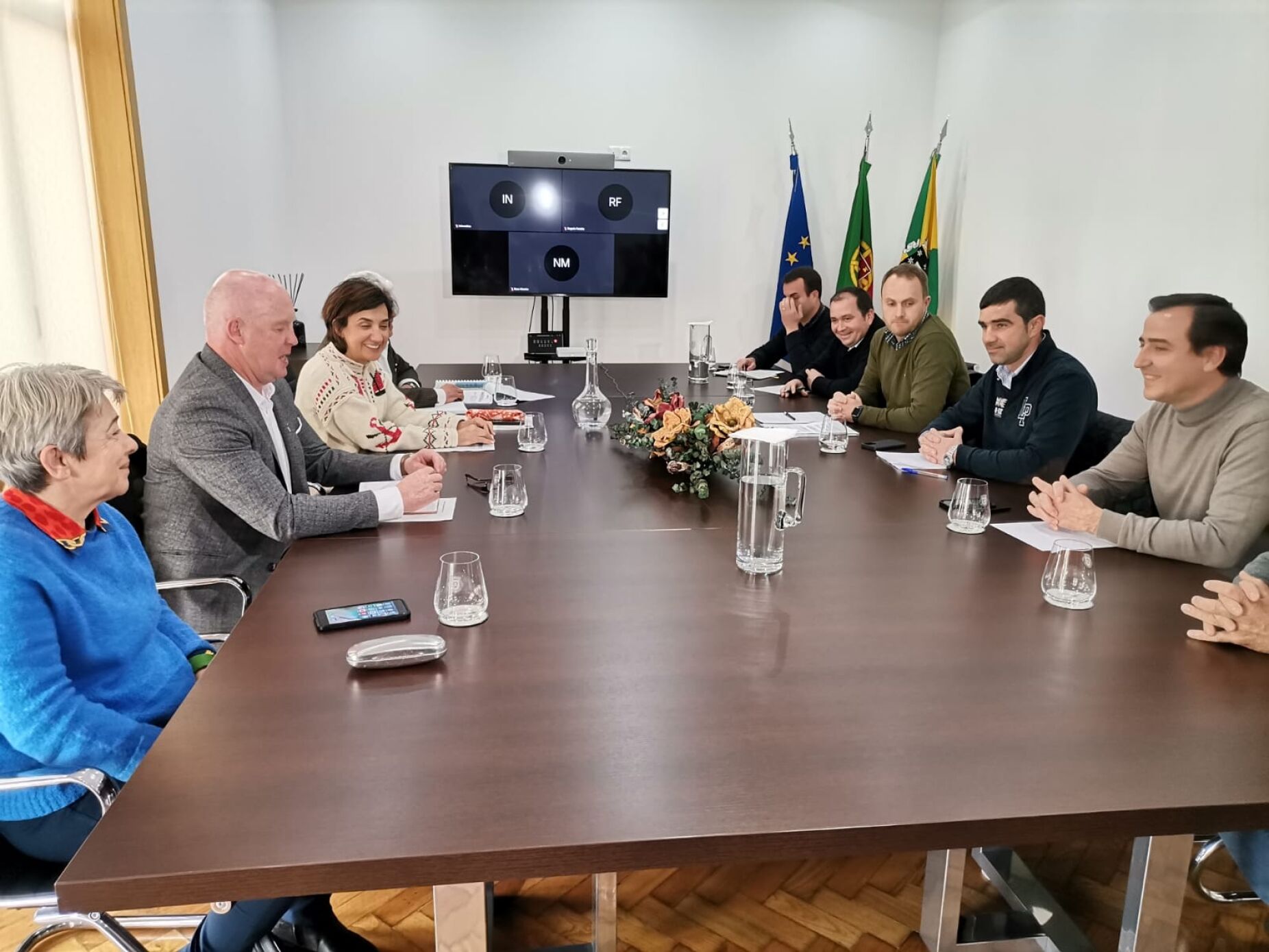 Ministra assobiada à chegada a reunião com agricultores transmontanos