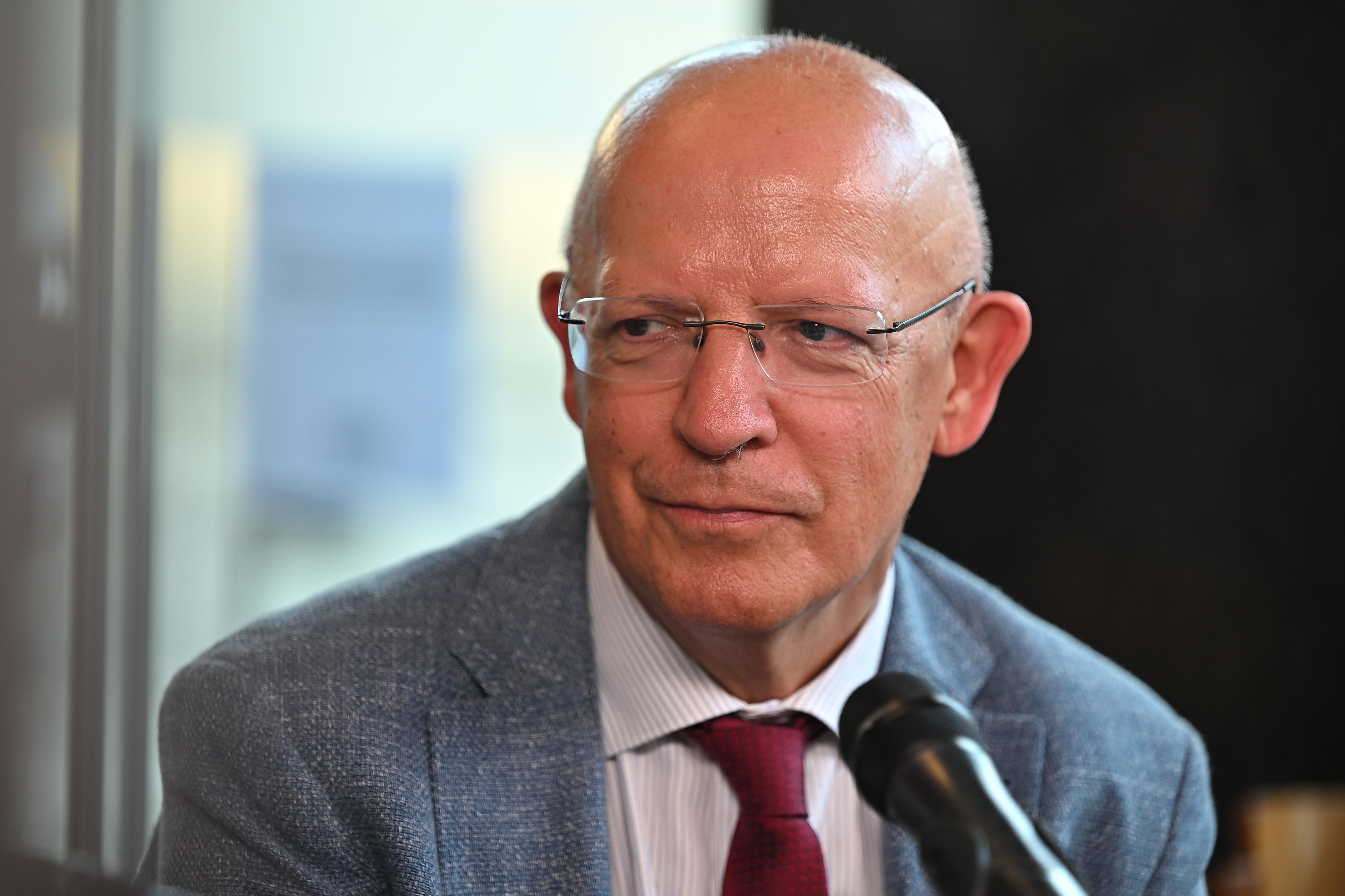 Santos Silva quer que Moedas se "retrate" e reponha "verdade dos factos" sobre Jorge Coelho, mas não pede demissão