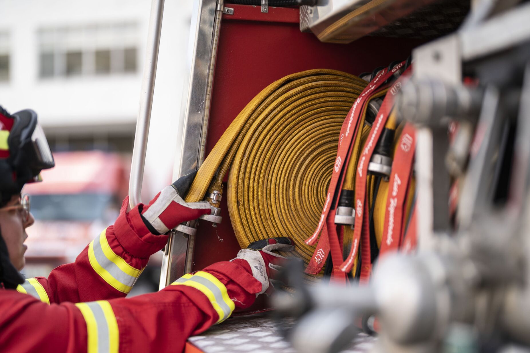 Incêndio que deflagrou em fábrica de Évora dado como dominado