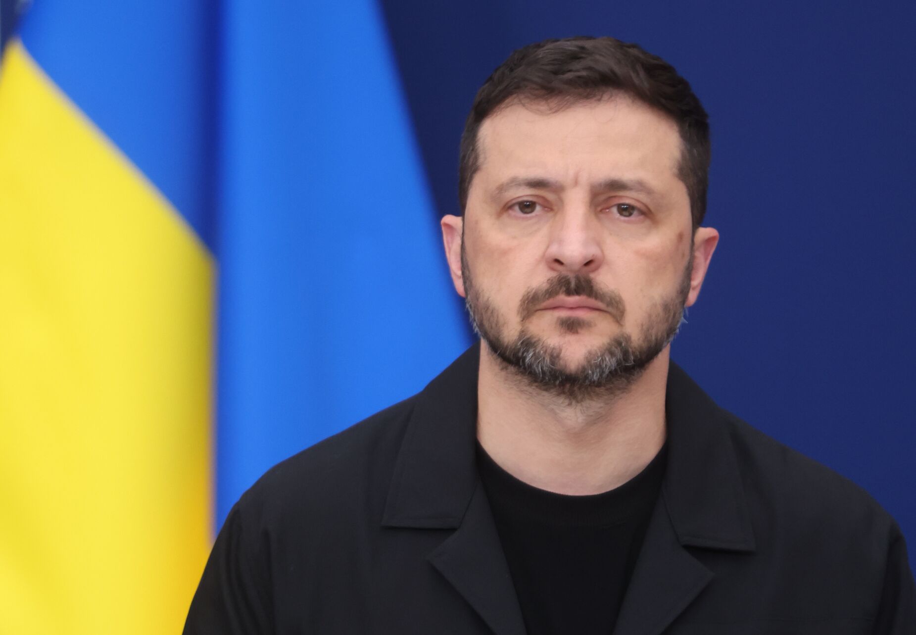 Zelensky discute cooperação económica e militar e convida Montenegro para visita à Ucrânia