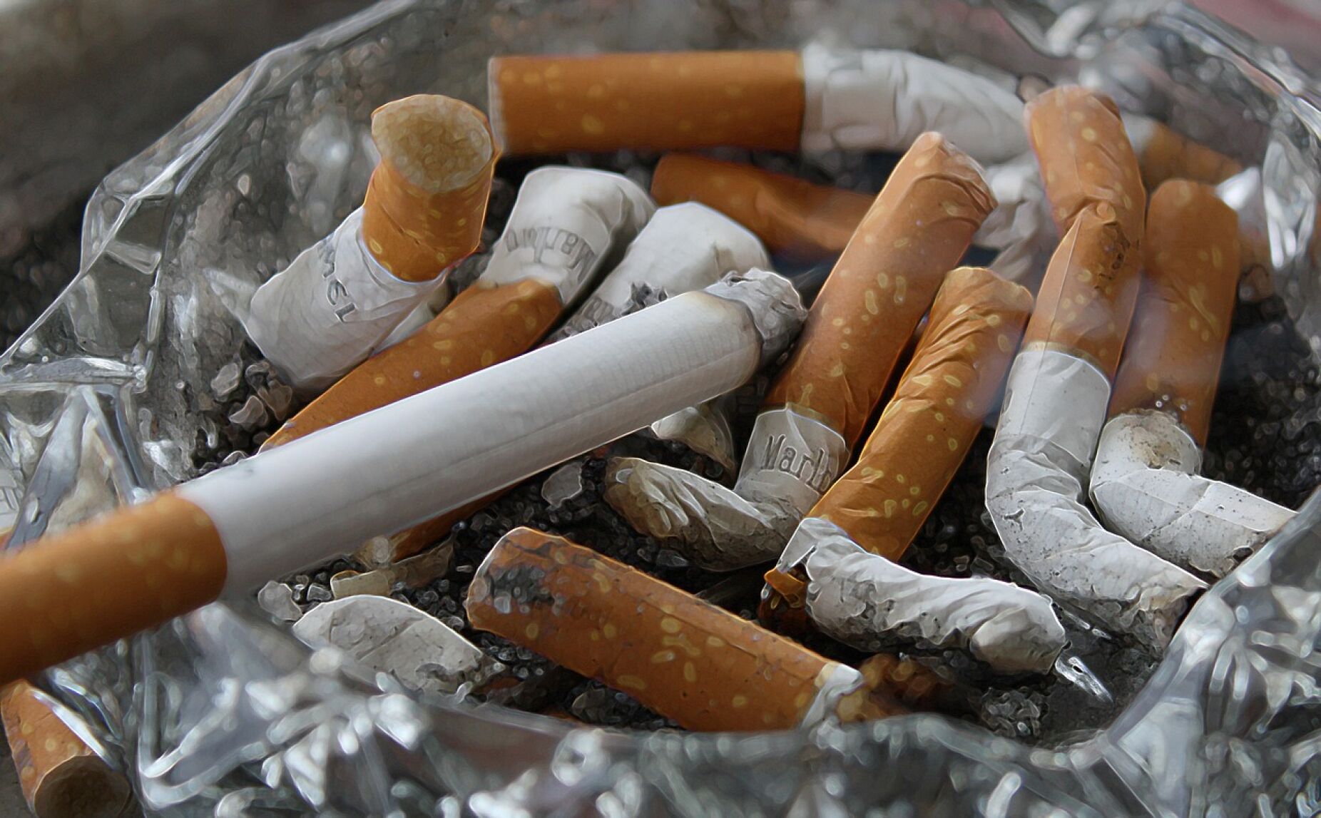 Reino Unido vai criminalizar venda de tabaco e vaporizadores a quem nasceu depois de 2009