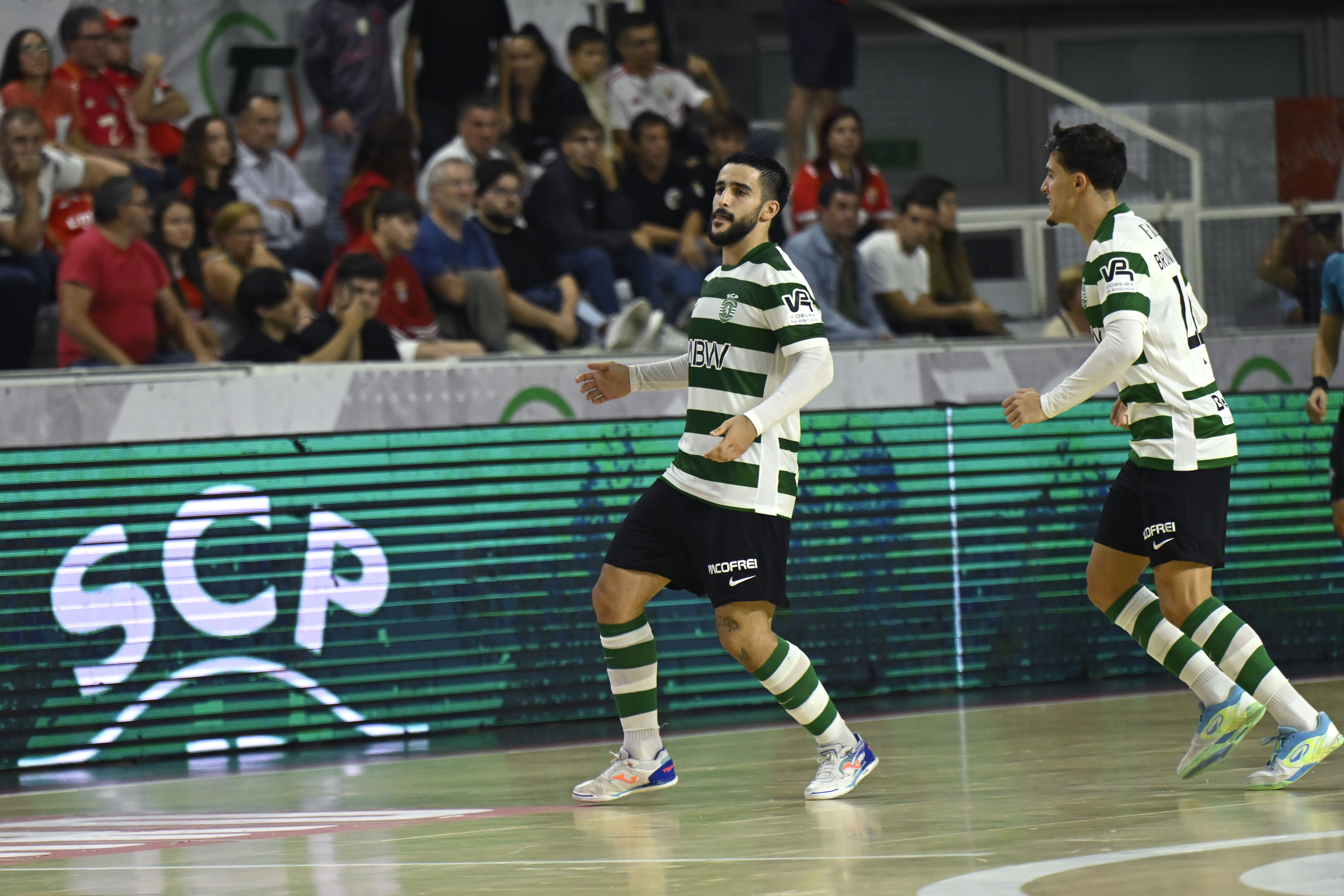 Sporting goleia Benfica e conquista Supertaça de futsal