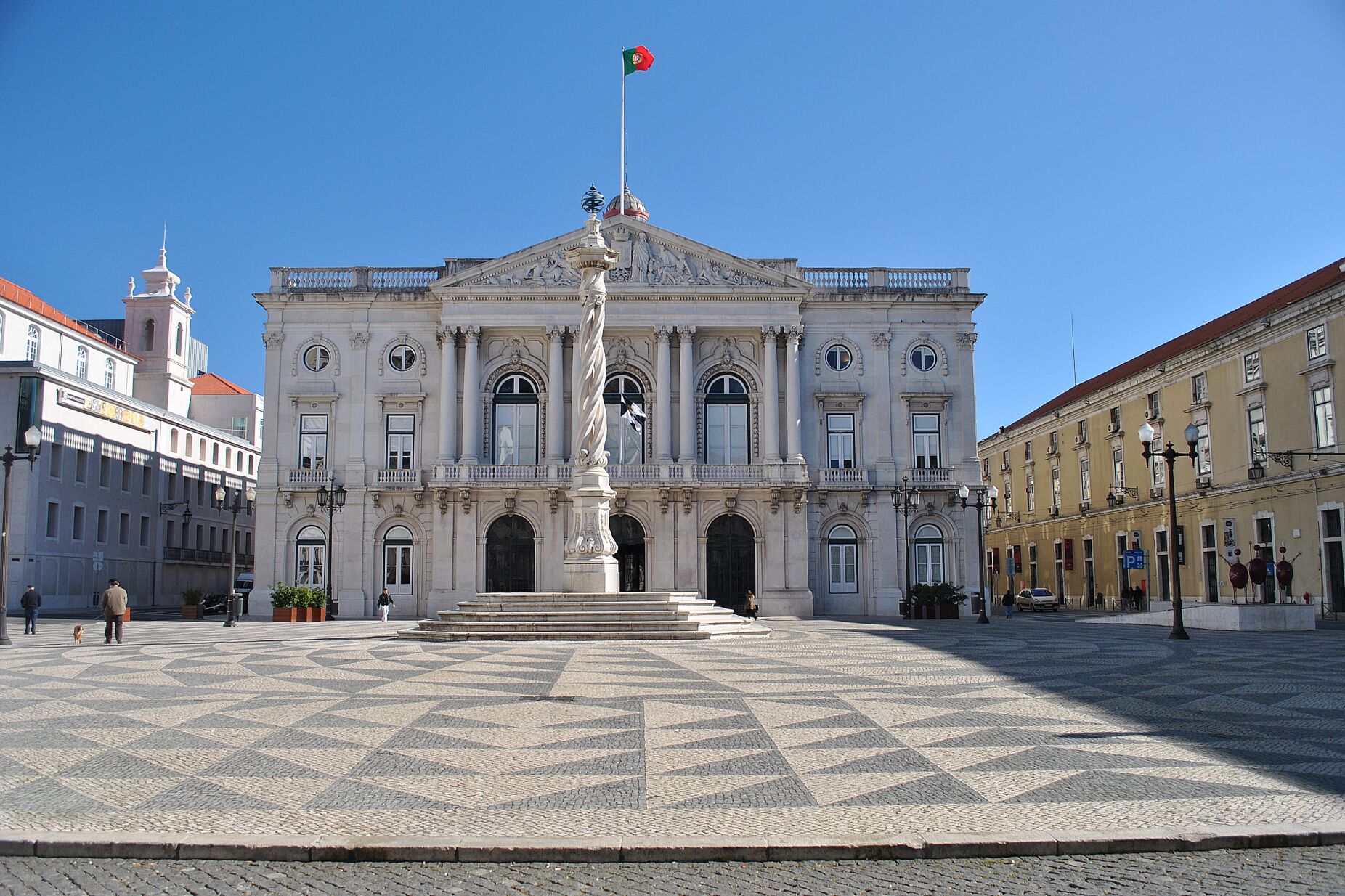 "Russiagate." Câmara de Lisboa vai ter de pagar multa de um milhão de euros por partilha de dados de ativistas russos