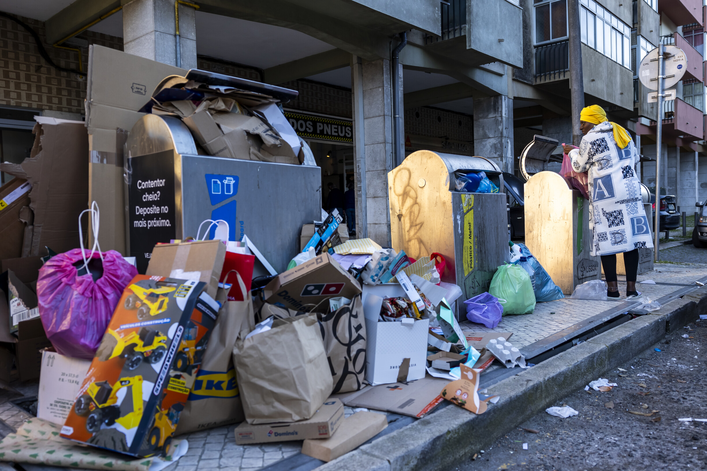 Lisbon's Trash Collection Faces Major Challenges Amid Urban Strikes