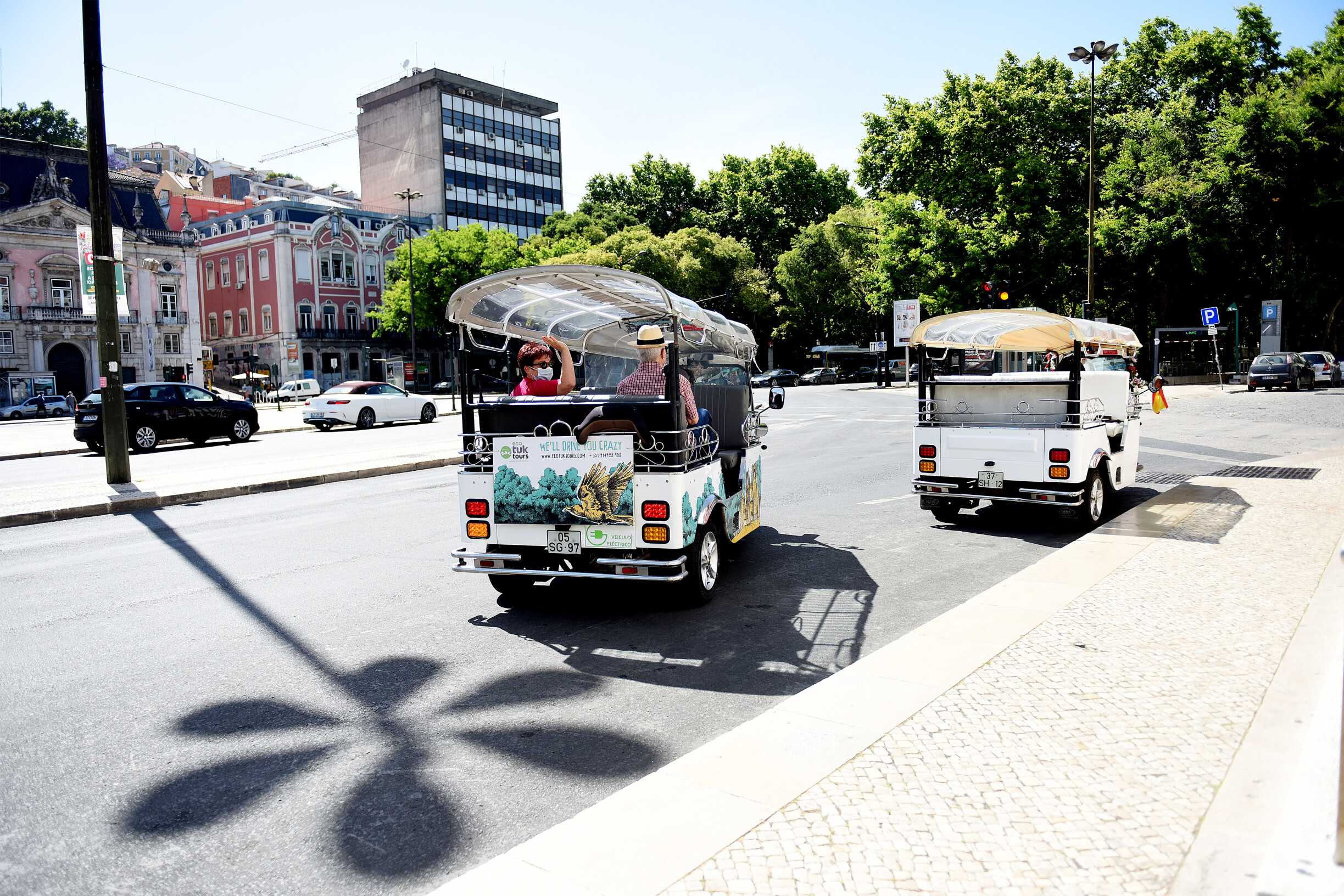 Lisbon Tightens Regulations on Tuk-Tuks and Ride-Hailing Services Amid Concerns