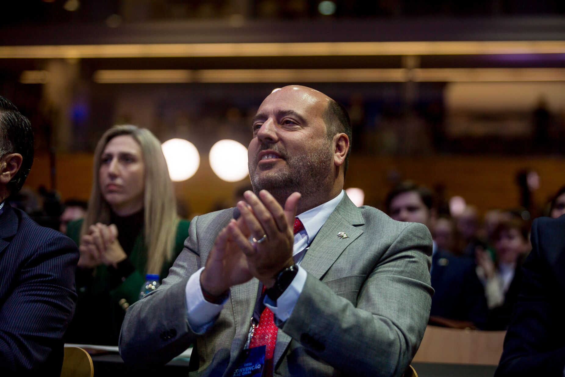 “Mais ordem” se “polícias disparassem mais a matar”. Pedro Pinto fala em "ironia", partidos querem tema na conferência de líderes