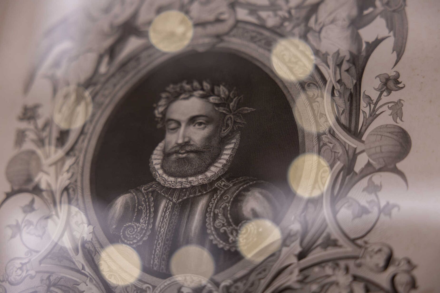 Universidade de Coimbra inaugura exposição sobre Camões para "aproximar jovens a um autor nascido há 500 anos"