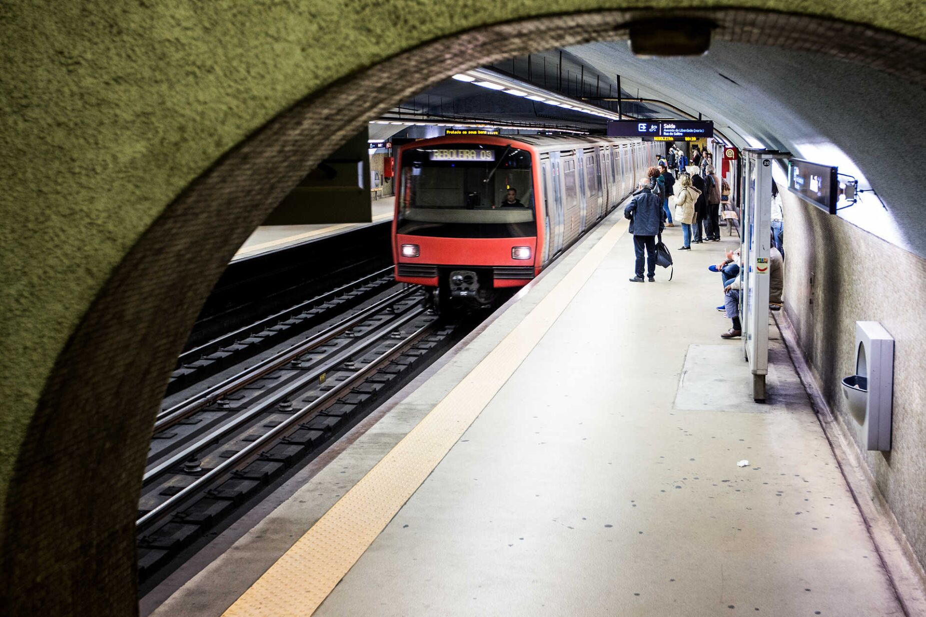 Metro de Lisboa: circulação na Linha Azul retomada após avaria na sinalização