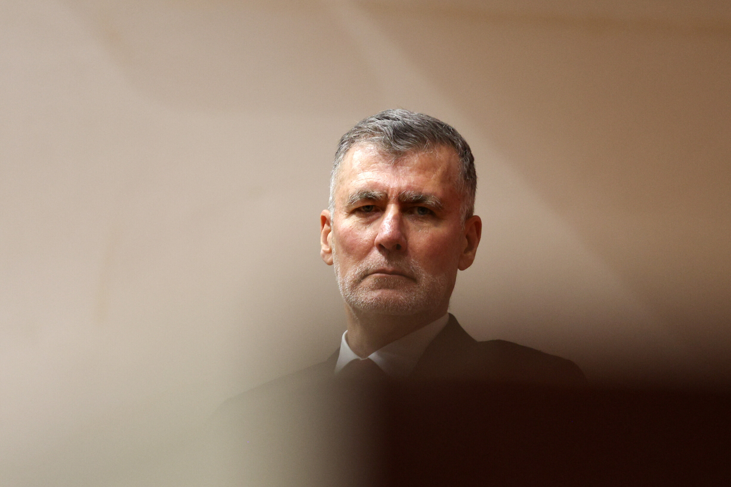 Presidential Candidate Gouveia e Melo Faces Accusations of Betrayal at Veterans Tribute