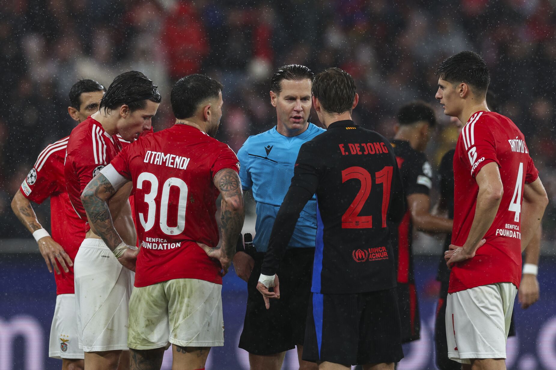 Benfica-Barcelona: “É penálti claro e óbvio. Vamos ver se a UEFA tem coragem de punir o árbitro”