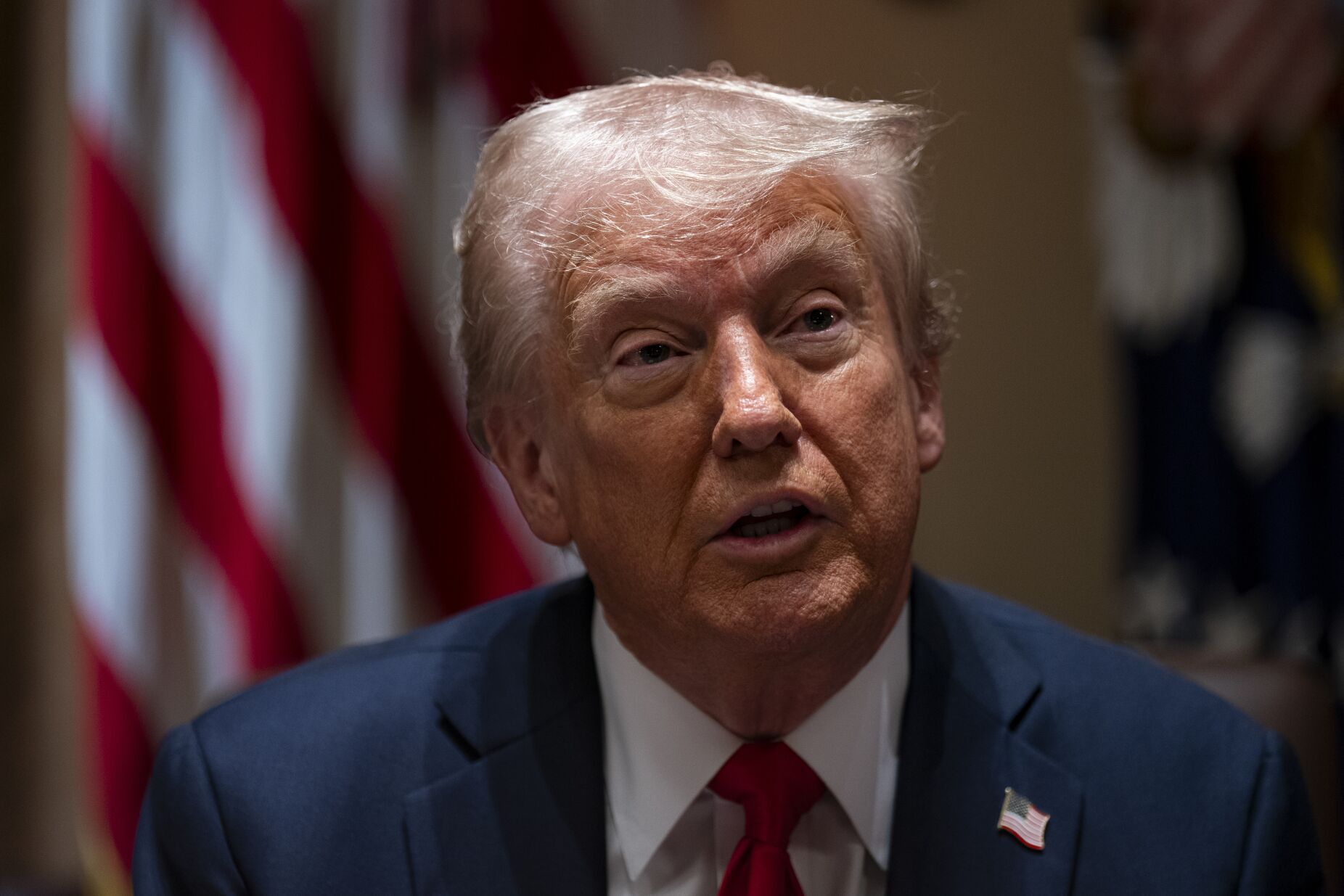 "Ataque sem precedentes aos fundamentos da democracia." Trump ameaça castigar advogados que contestem medidas migratórias