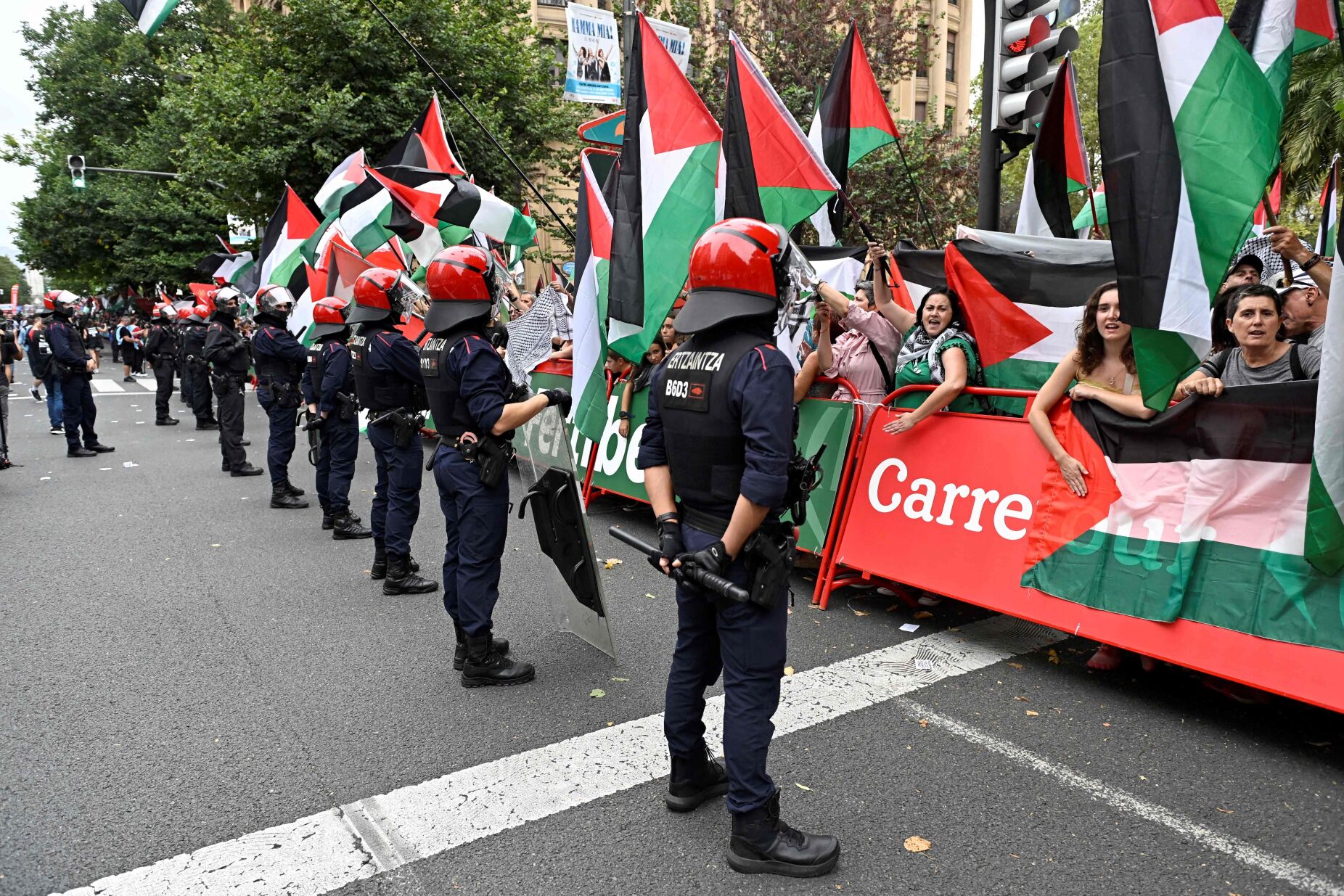 Protestos pró-Palestina deixam 11.ª etapa da Vuelta sem vencedor