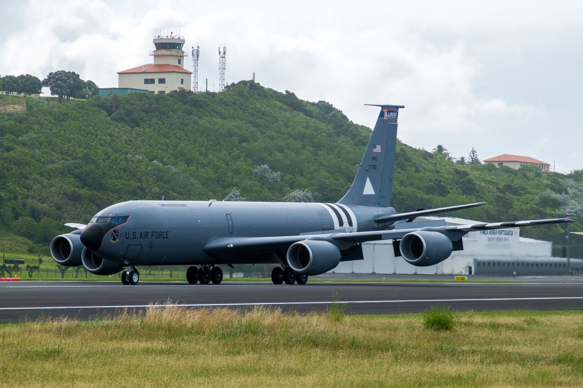 Já são 20: última vez que a Base das Lajes recebeu tantos aviões norte-americanos "foi durante a guerra do Iraque"