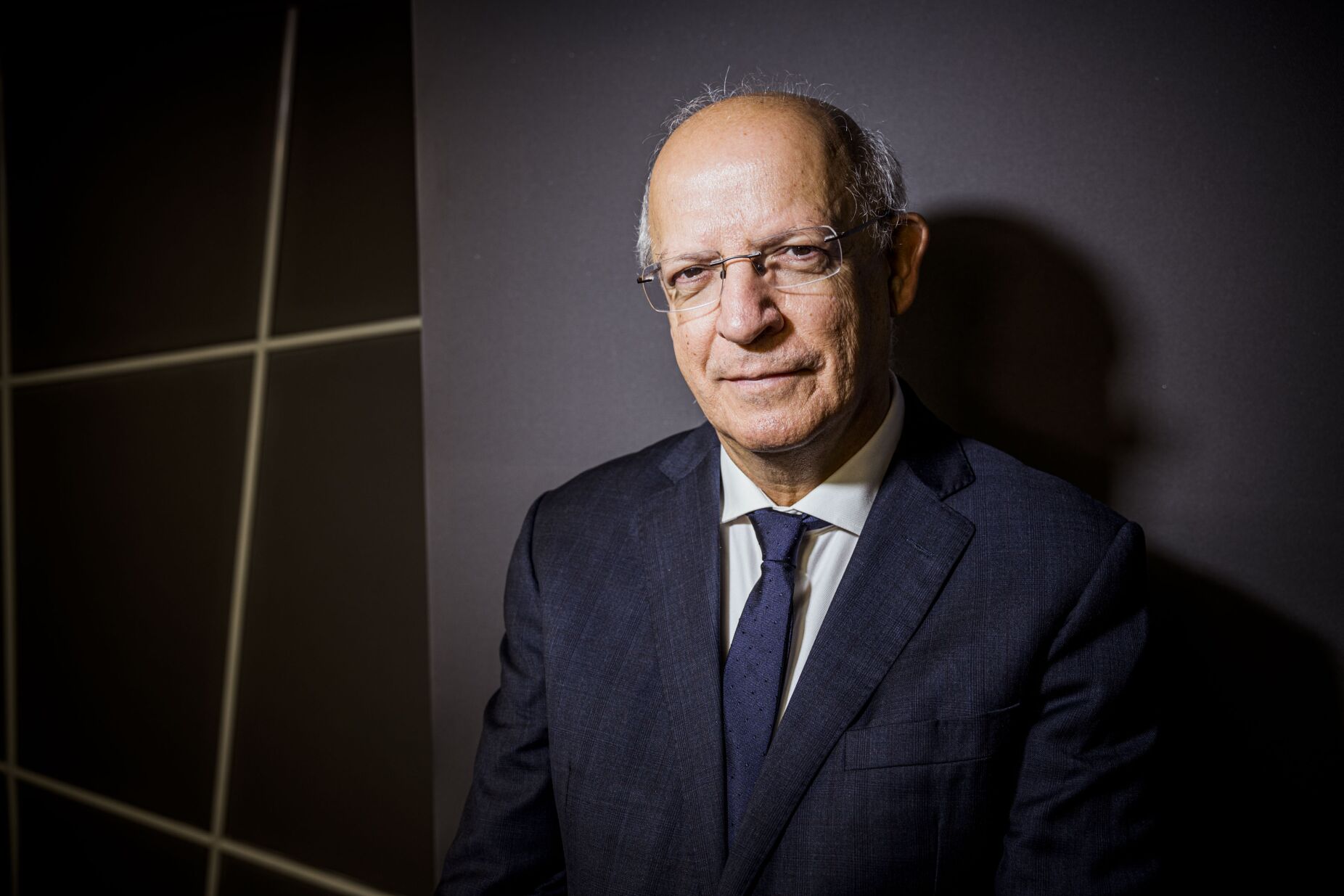 Santos Silva lança António Vitorino para Belém e arrasa “banalidades” de António José Seguro