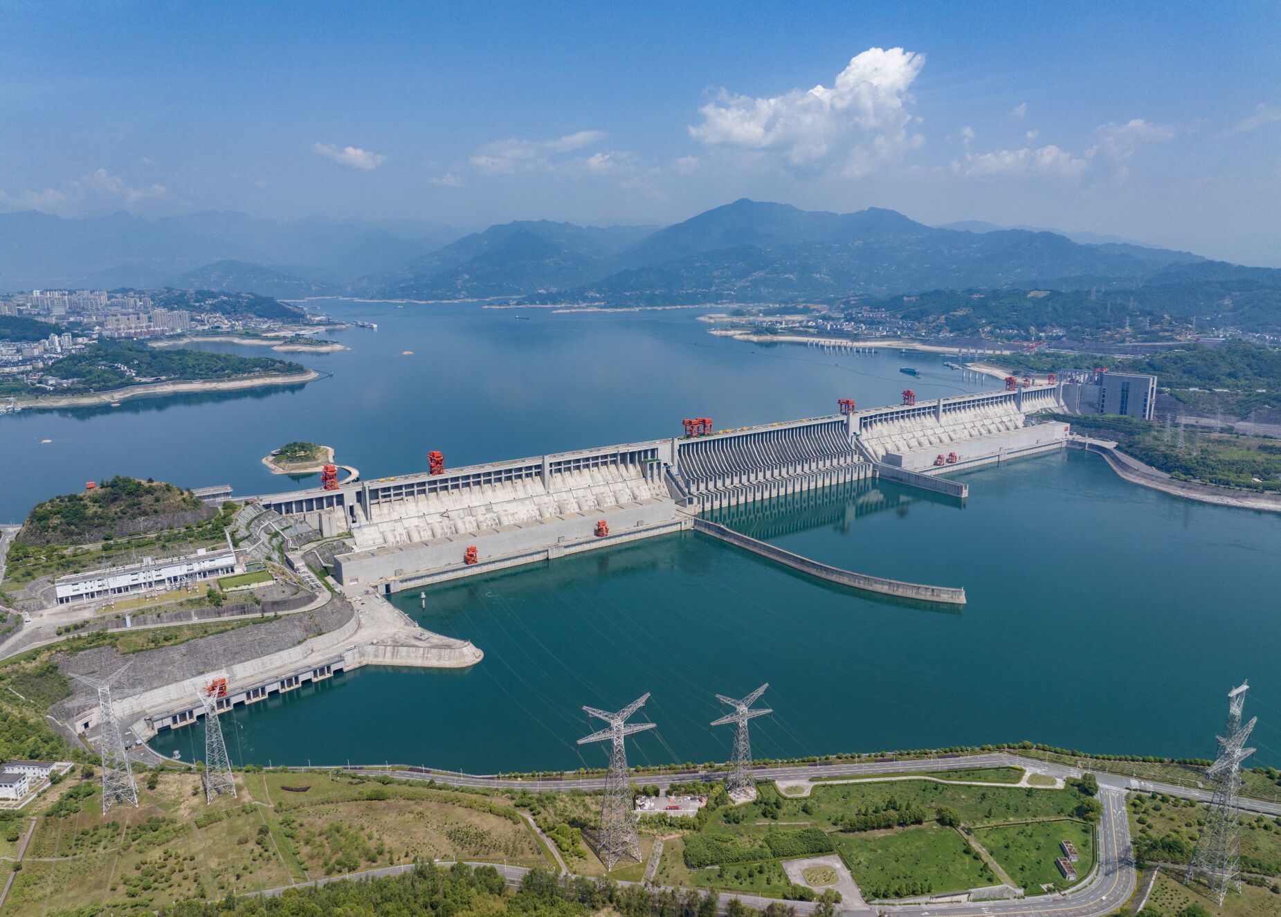 China inicia construção da maior barragem do mundo no Tibete: projeto impacta milhões de pessoas