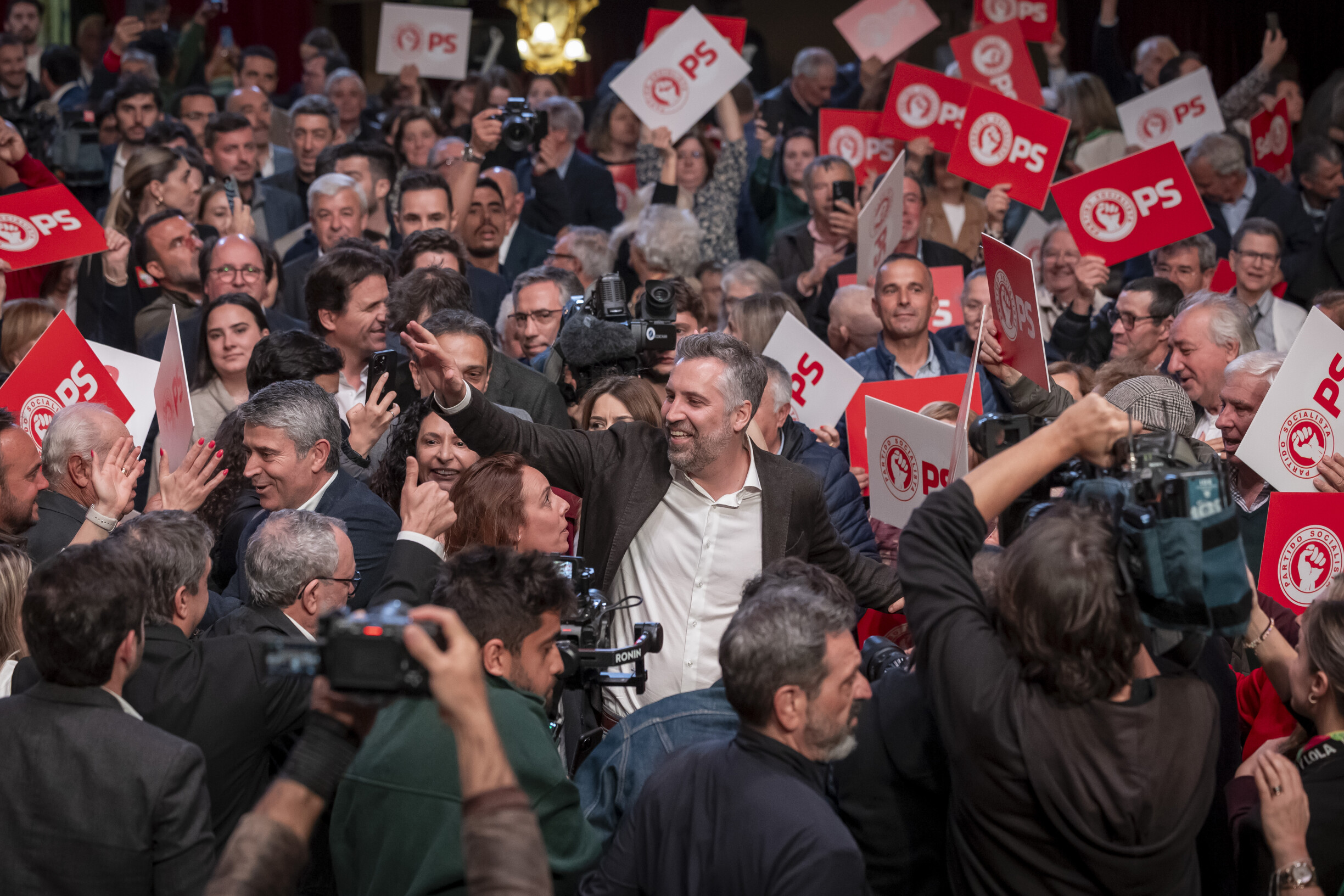 PS Leader Pedro Nuno Links Montenegro to Austerity: "Who Backed Passos Coelho's Cuts?"