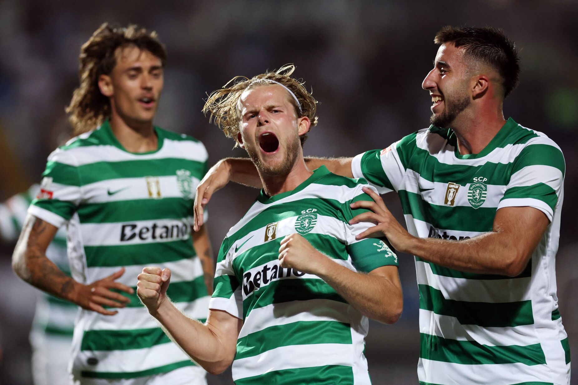 Acertar nos ferros para depois balançar as redes. Sporting vence Casa Pia e é o primeiro líder da Liga