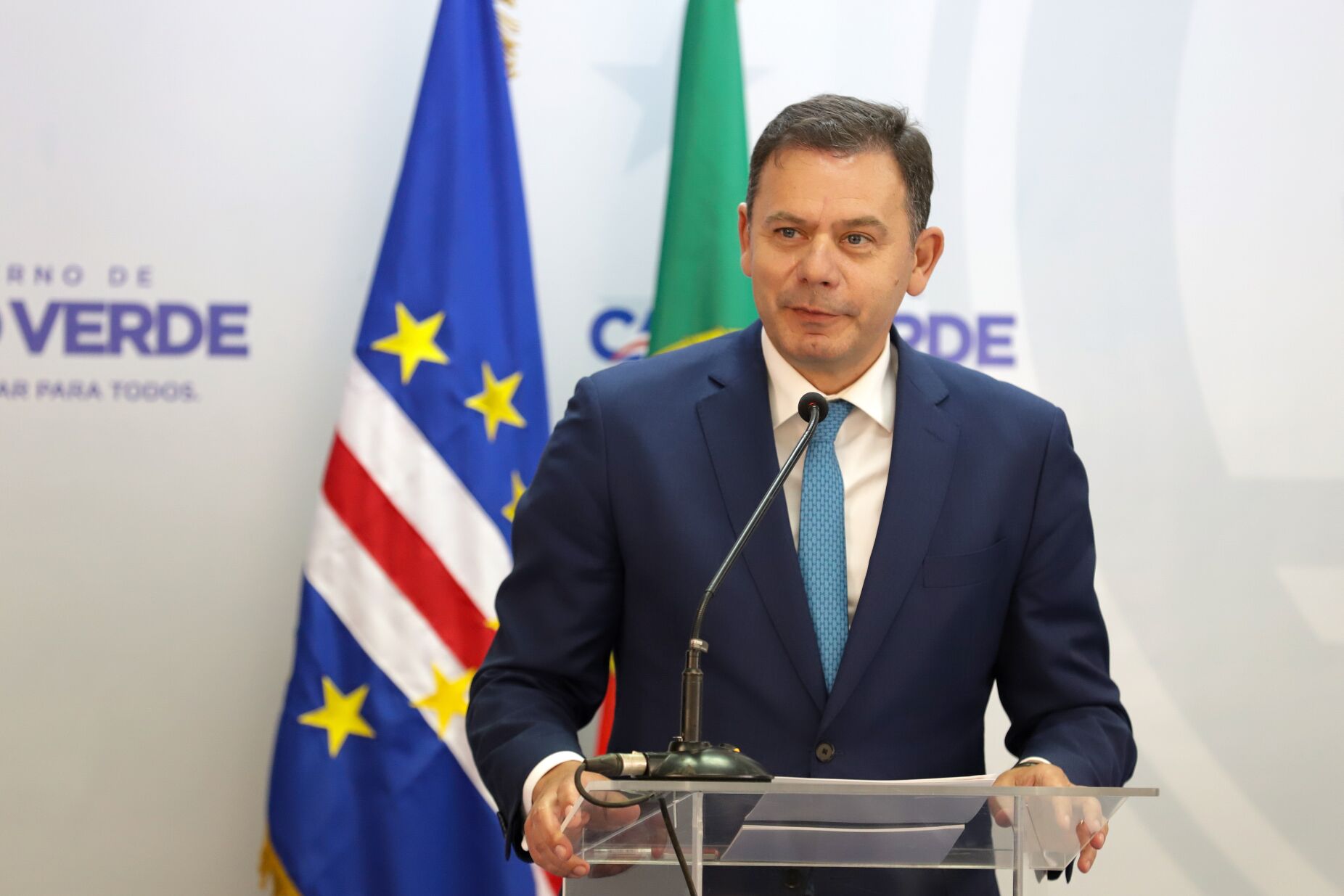 Montenegro promete maior agilidade e respeito pela dignidade de imigrantes e assume "problemas" com a AIMA