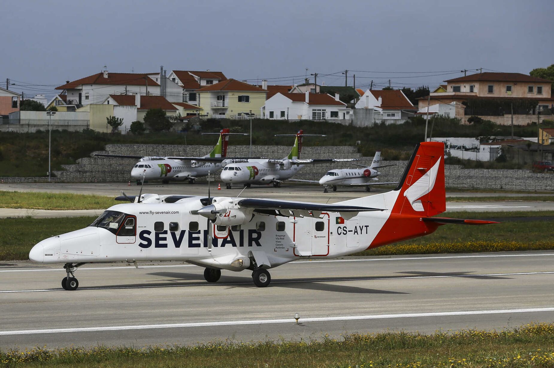 Cascais Dinâmica diz que dívida da Sevenair é superior ao mencionado. Voos suspensos até serem "assumidas responsabilidades"