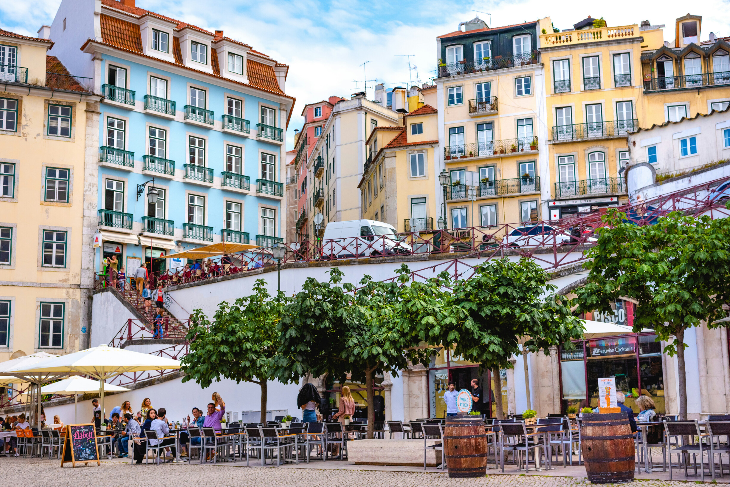 Lisbon's Election Battle: Housing Crisis, Overflowing Trash, and Transport Woes Take Center Stage
