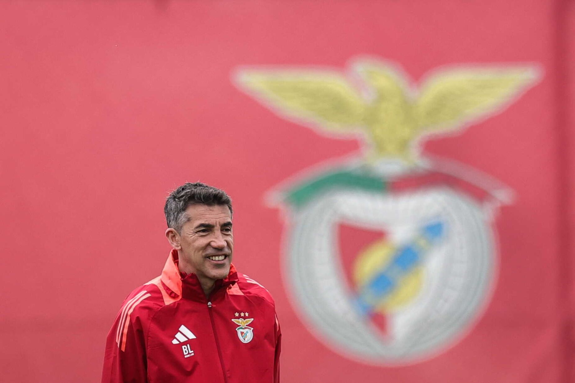 Benfica vence Estoril em jogo à porta fechada