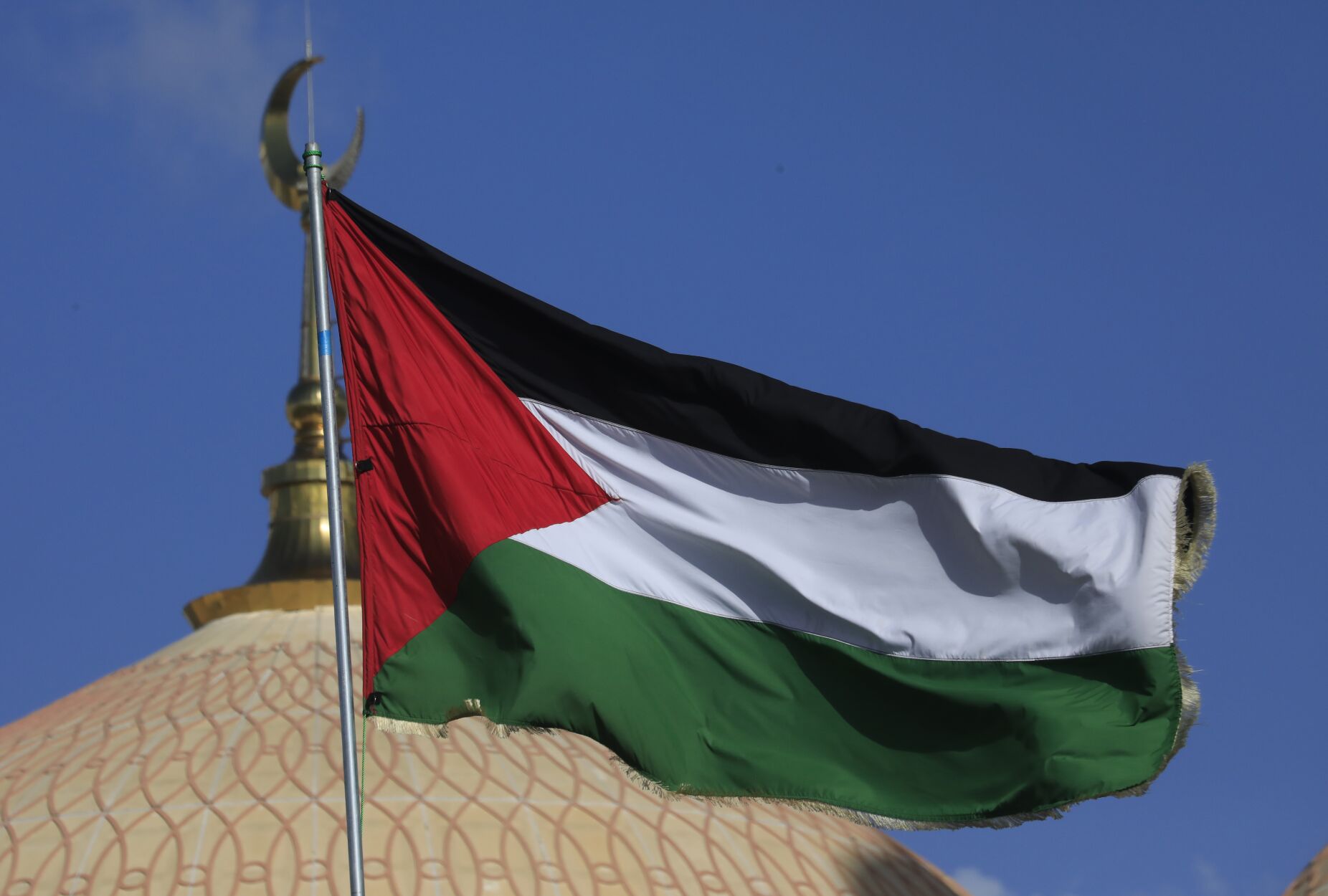 Portugal antecipa-se ao grupo de países do qual faz parte e reconhece Estado da Palestina no domingo