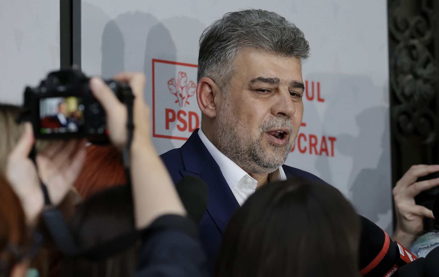 Primeiro-ministro romeno demite-se após derrota do candidato presidencial apoiado pela coligação no poder