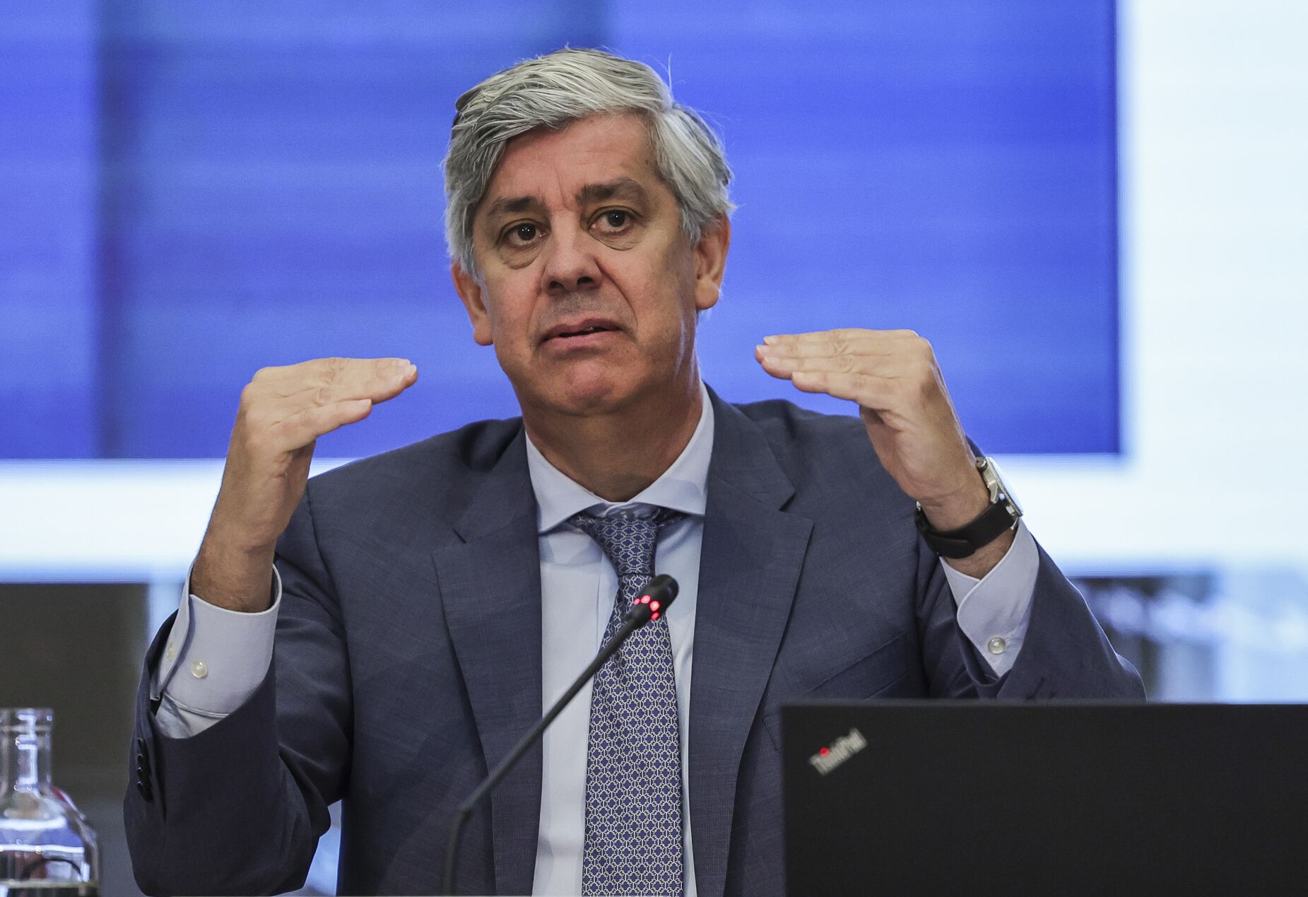Governo diz que notícia sobre não recondução de Centeno "é extemporânea". PS não está convencido