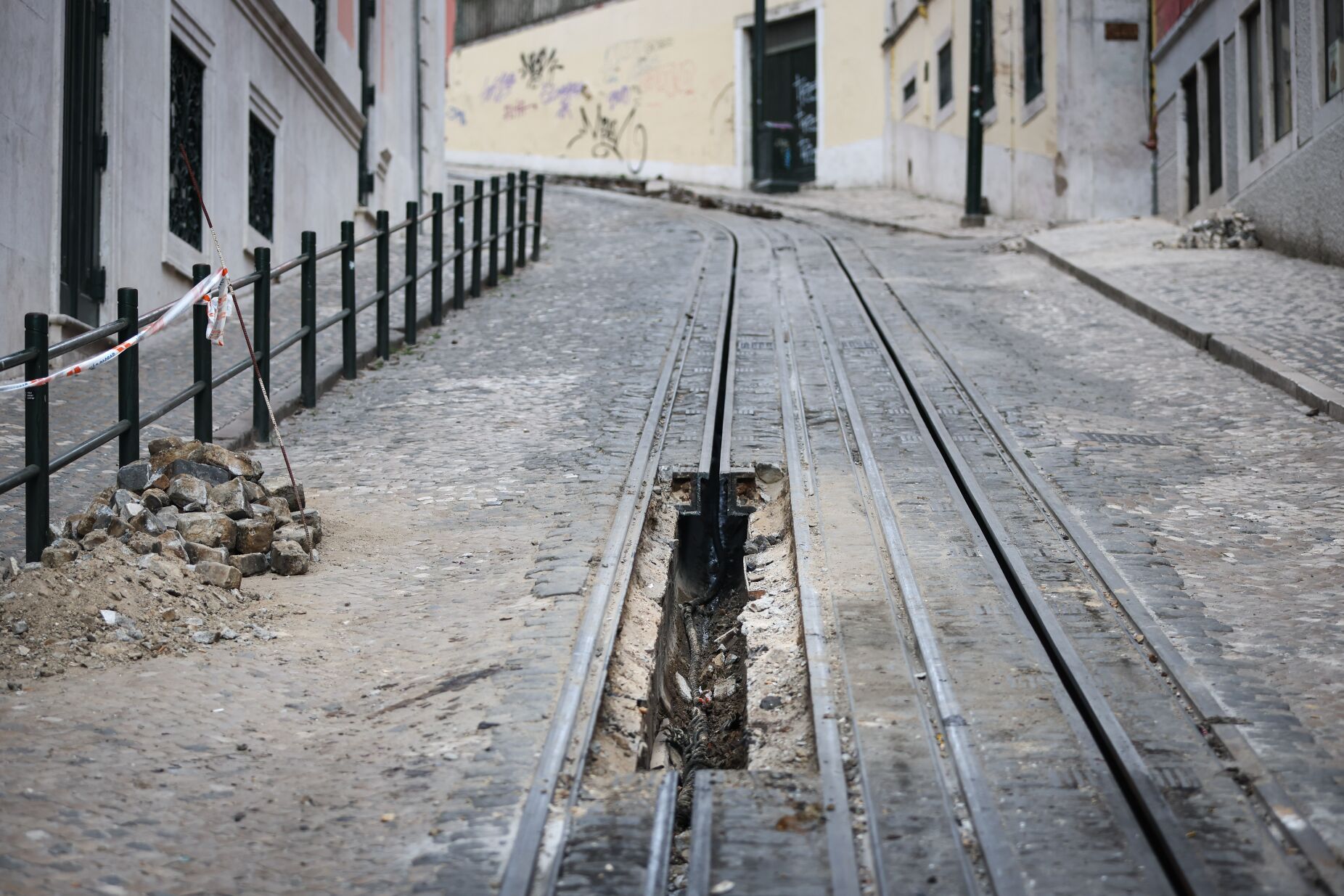 Acidente com Elevador da Glória: "Houve uma política de tirar as gorduras até ao osso e tirar os ossos"