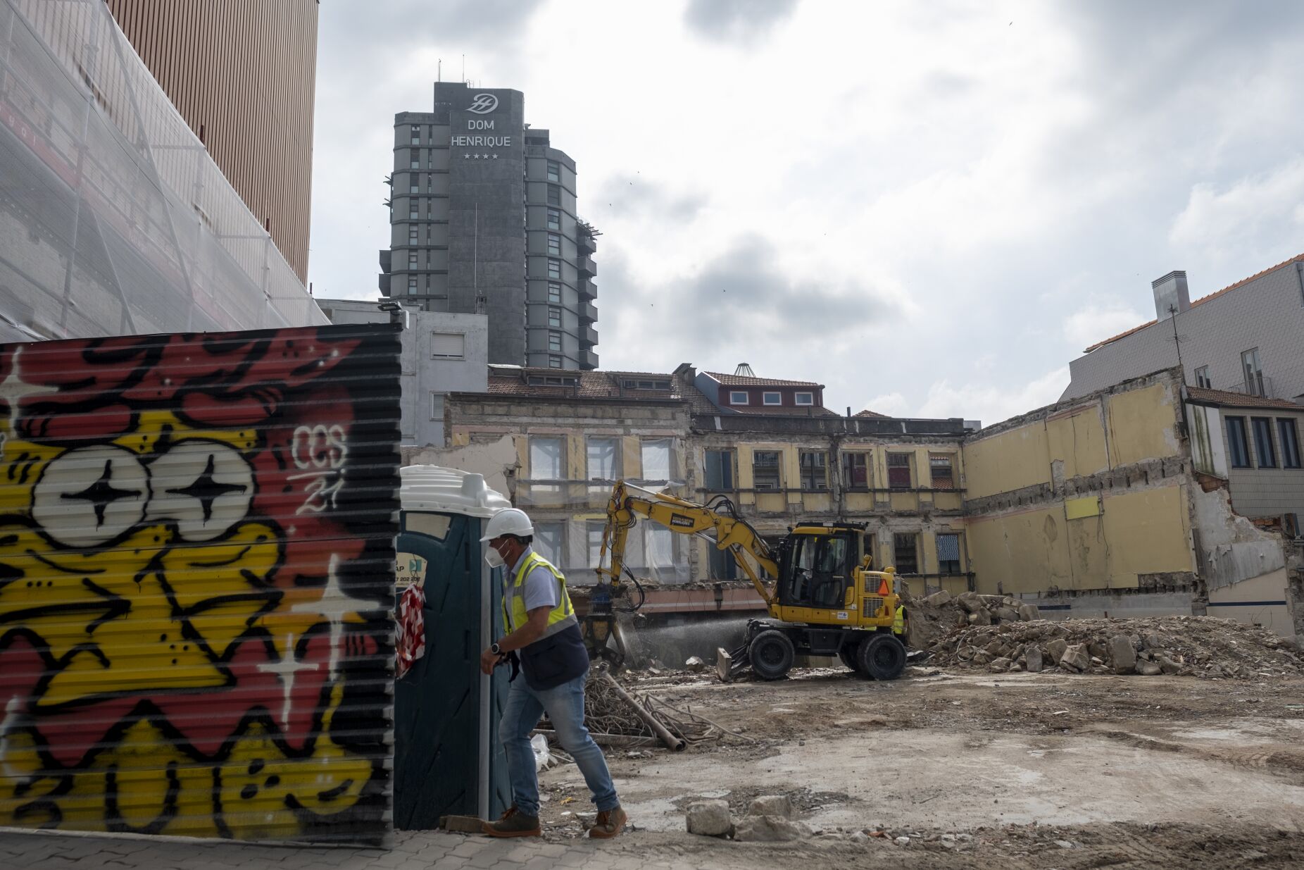 Porto pode ver nascer mais 122 hotéis. Moradores alertam: "Vemos o nosso direito à cidade a ser reduzido"