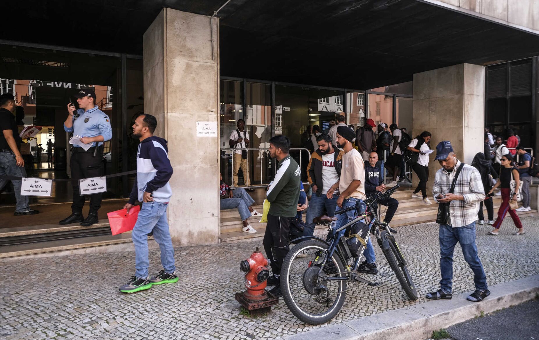 Brasileiros e timorenses vão deixar de poder entrar em Portugal como turistas e pedir autorização de residência