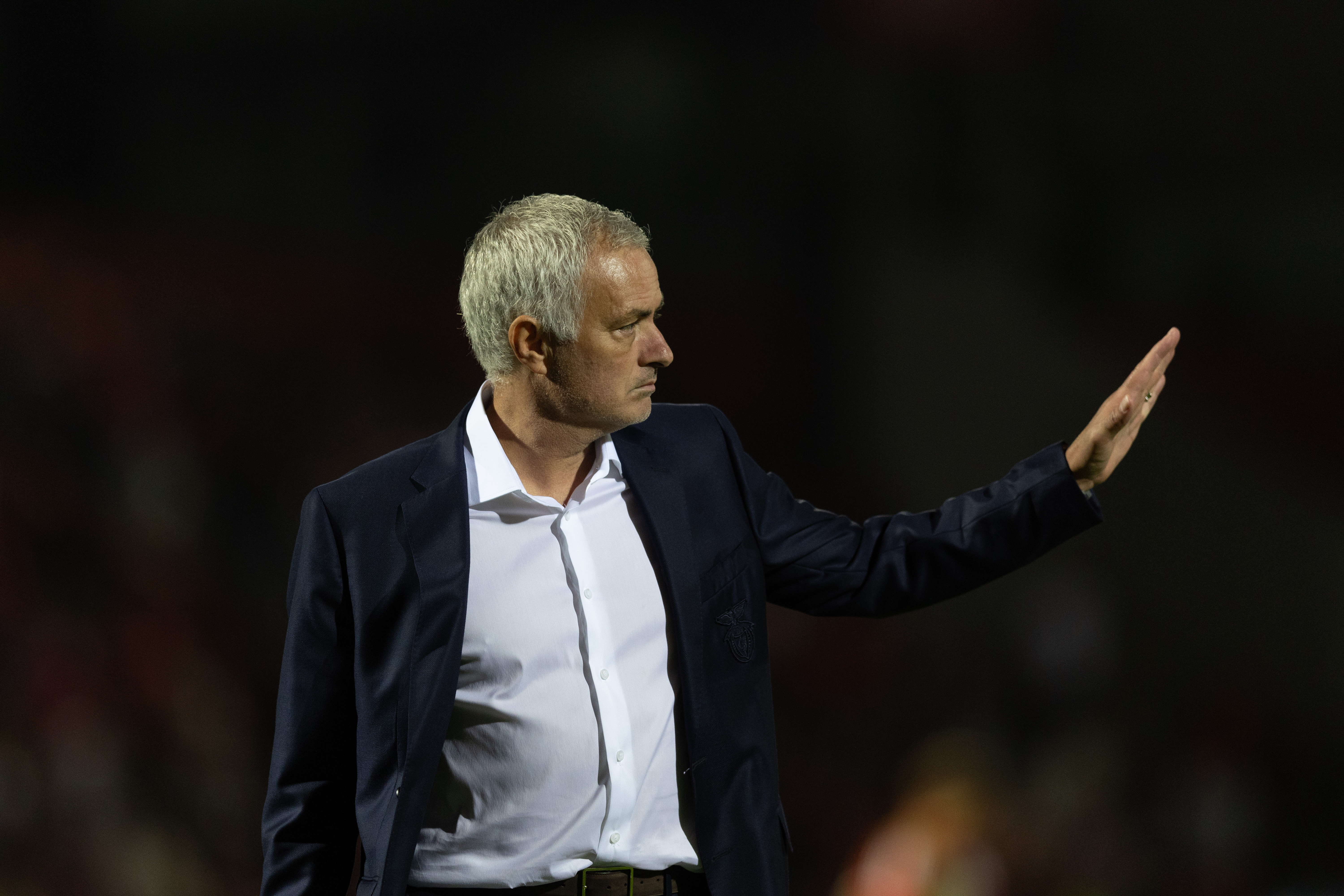 "Ser treinador do Benfica não significa que vim para fazer guerra." Mourinho falou com Villas-Boas e Varandas