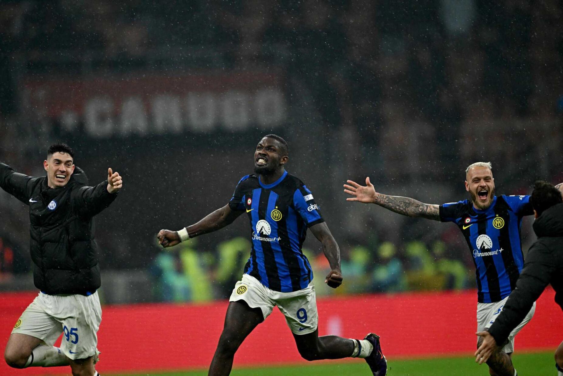 Inter Milão vence rival AC Milan e conquista 20.º título de campeão italiano