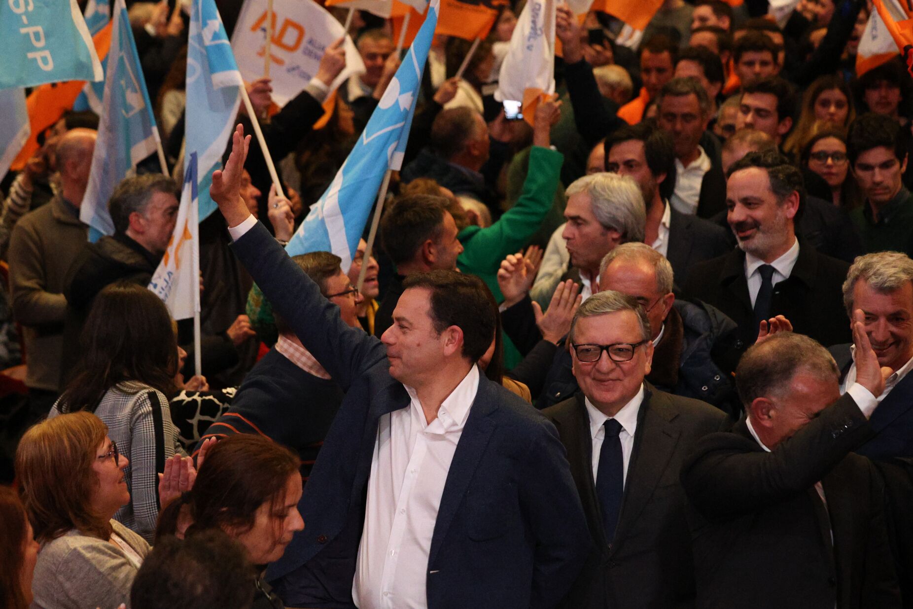 AD e PS mais próximos. Esquerda com mais intenções de voto do que direita (sem Chega)