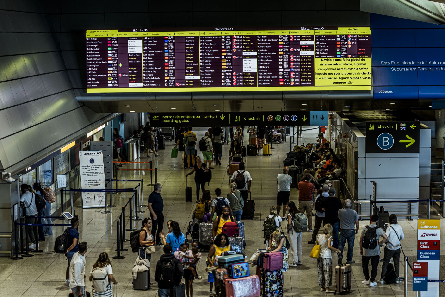 "Processo de humilhação." Companhia israelita acusada de interrogar e intimidar passageiros no aeroporto de Lisboa