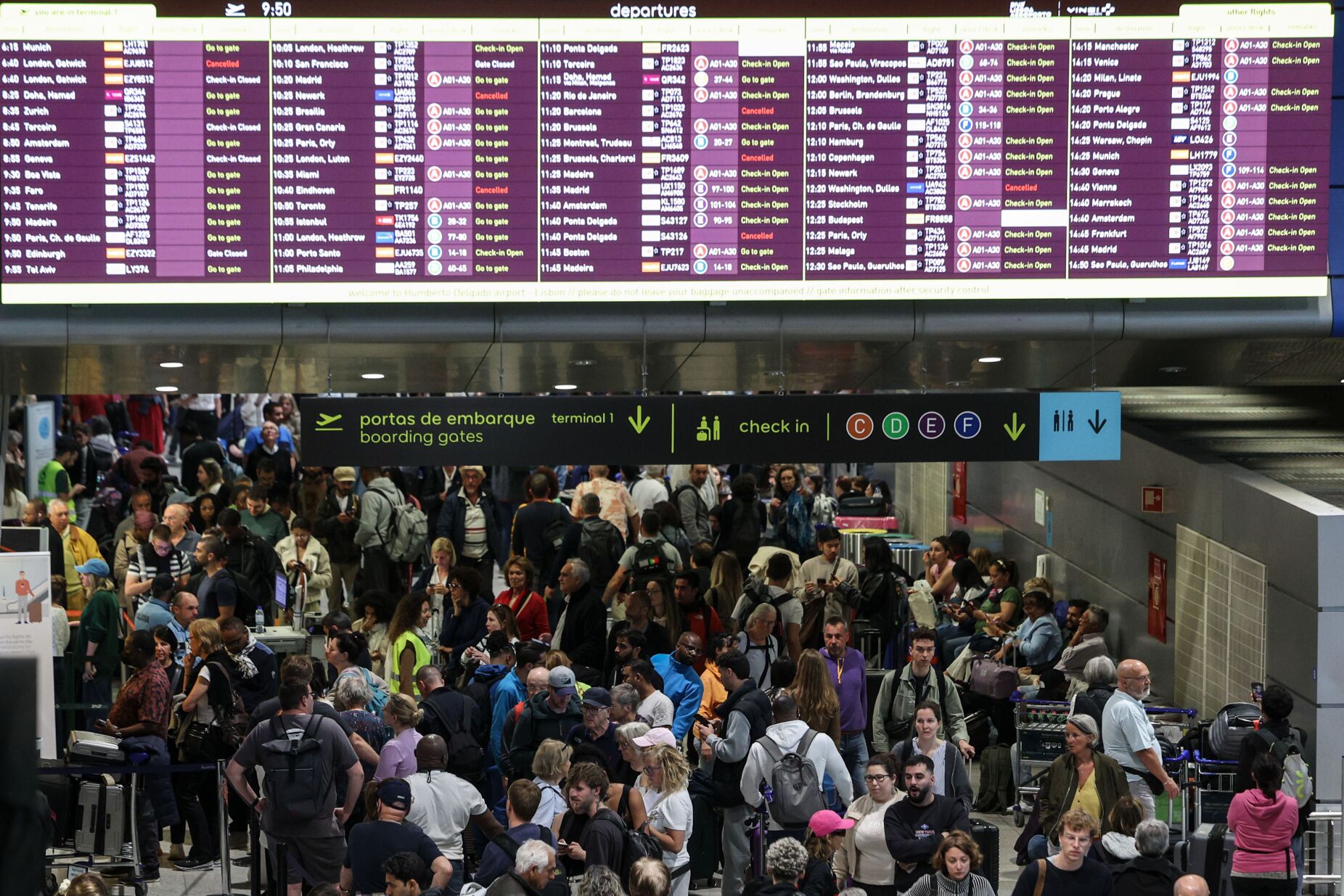 Greve na Menzies tem "efeitos catastróficos" no aeroporto de Lisboa: empresa "assediou" trabalhadores de folga