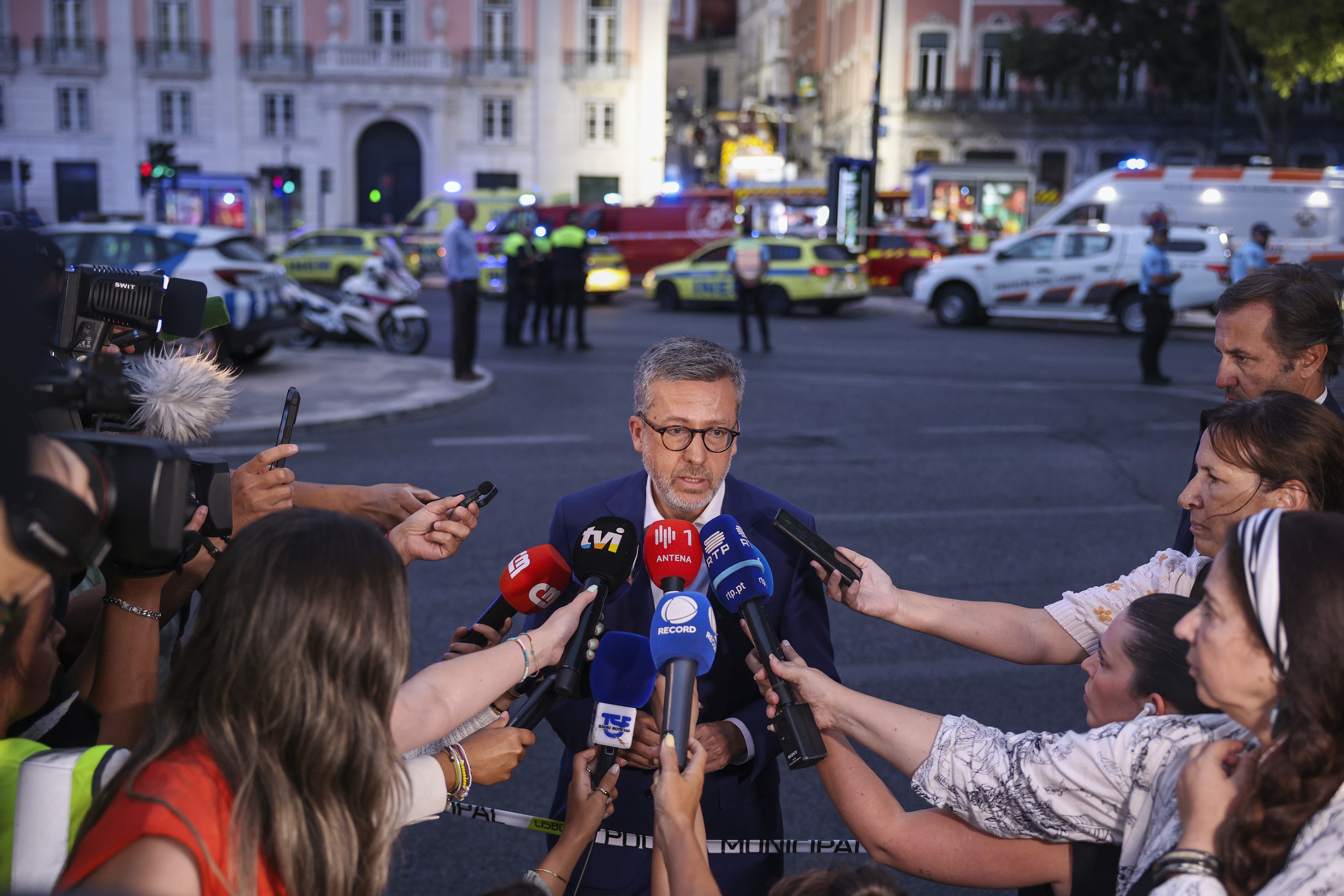 Carlos Moedas manda suspender operações dos ascensores da Bica e do Lavra e do Funicular da Graça