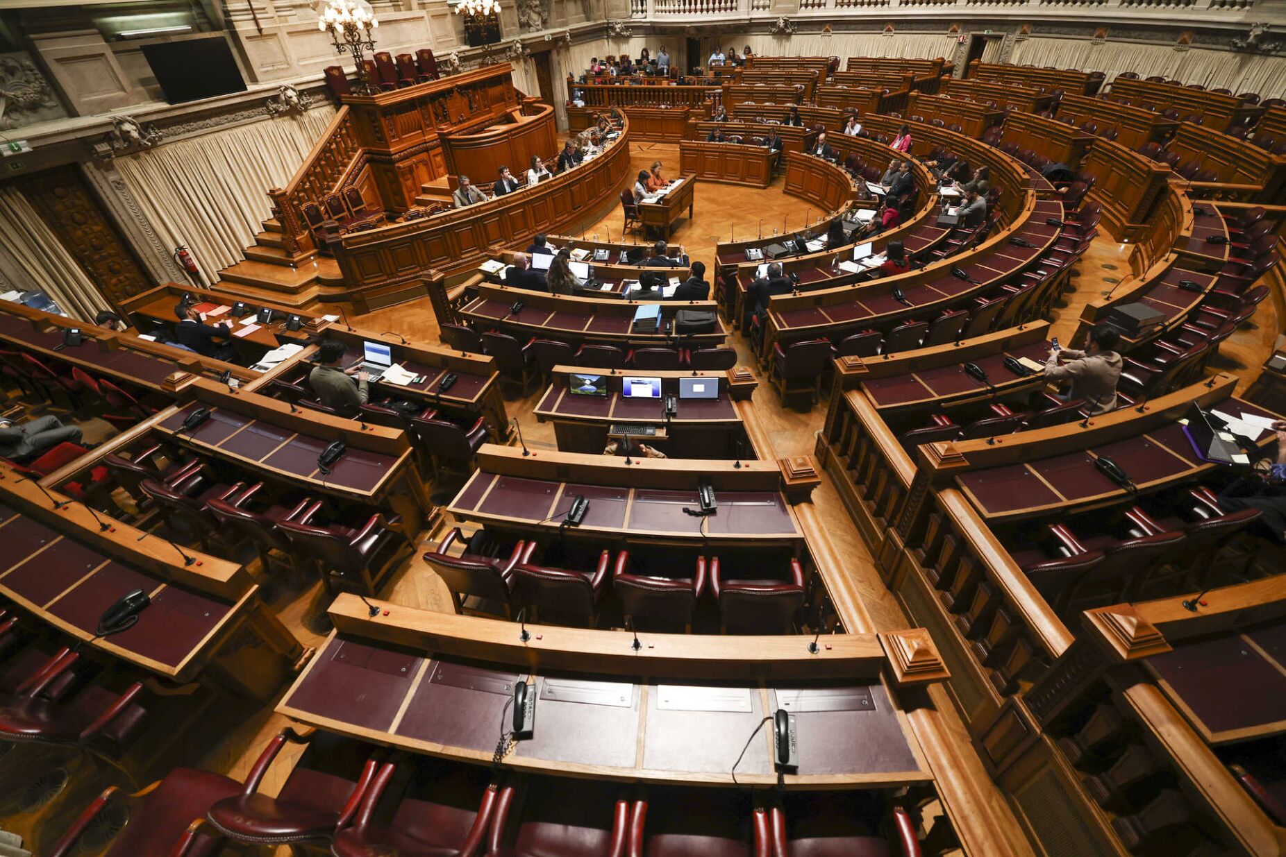 “A cidadania não é apenas um direito, mas também uma obrigação.” Vital Moreira e Jorge Miranda nos 50 anos da Constituinte