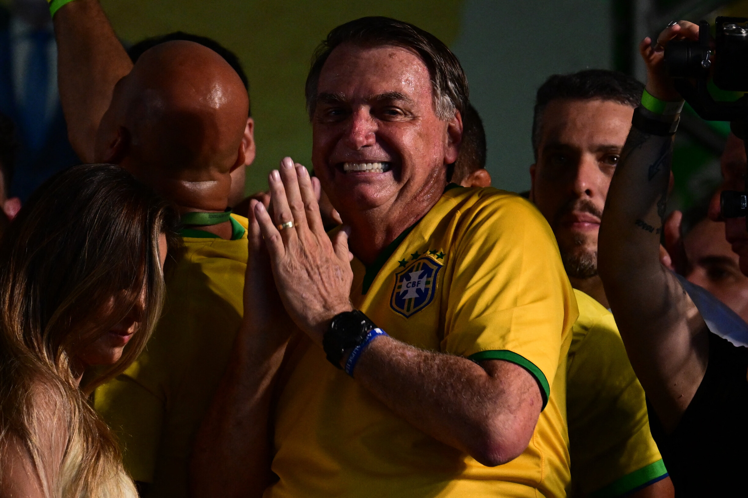 Bolsonaro Passou Dois Dias Na Embaixada Da Hungria Depois De Entregar