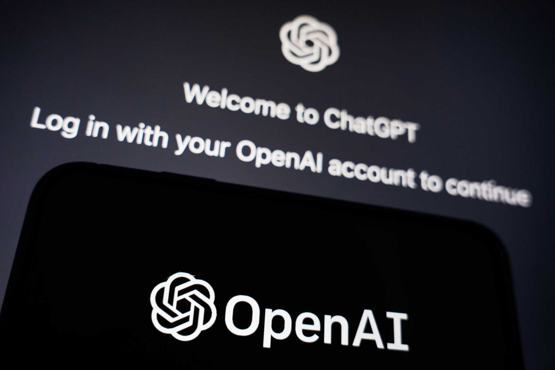 Chatbot do ChatGPT volta a funcionar "quase completamente" após perturbações