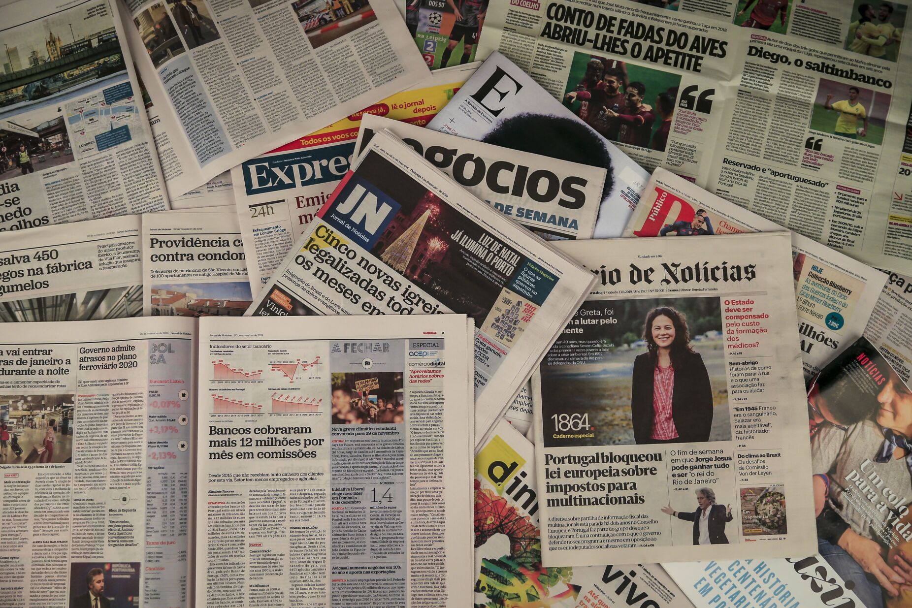 Recorrem a youtubers, influencers e redes sociais: jovens em Portugal consideram notícias "tendenciosas" e "aborrecidas"