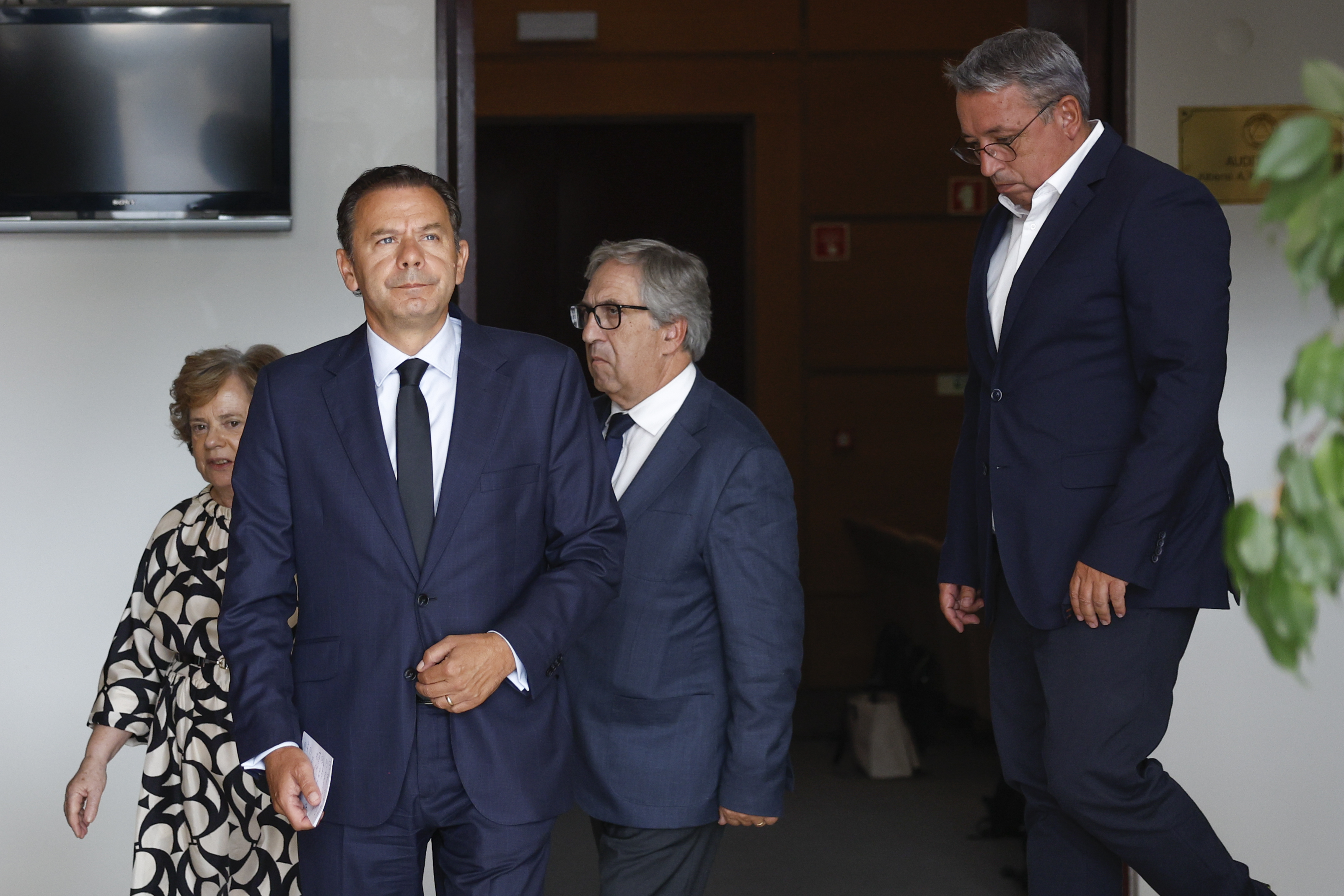 Incêndios: Montenegro convoca Conselho de Ministros extraordinário para aprovar medidas de apoio às populações
