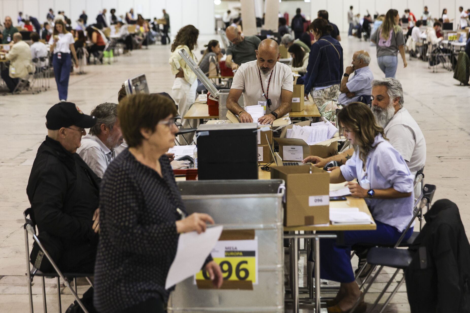CNE afirma que contagem dos votos da emigração decorre com "normalidade"