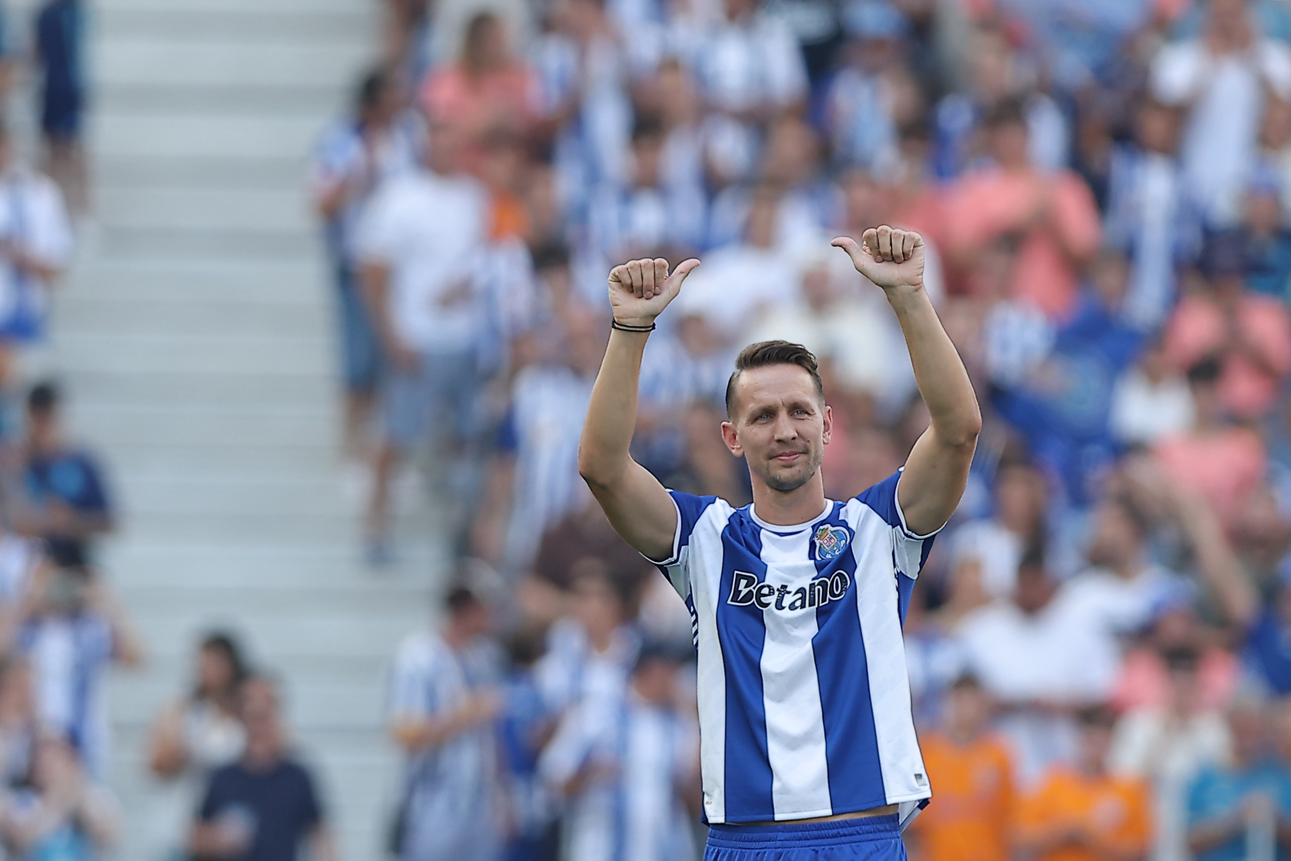 Há surpresa no Dragão. Luuk de Jong é reforço do FC Porto
