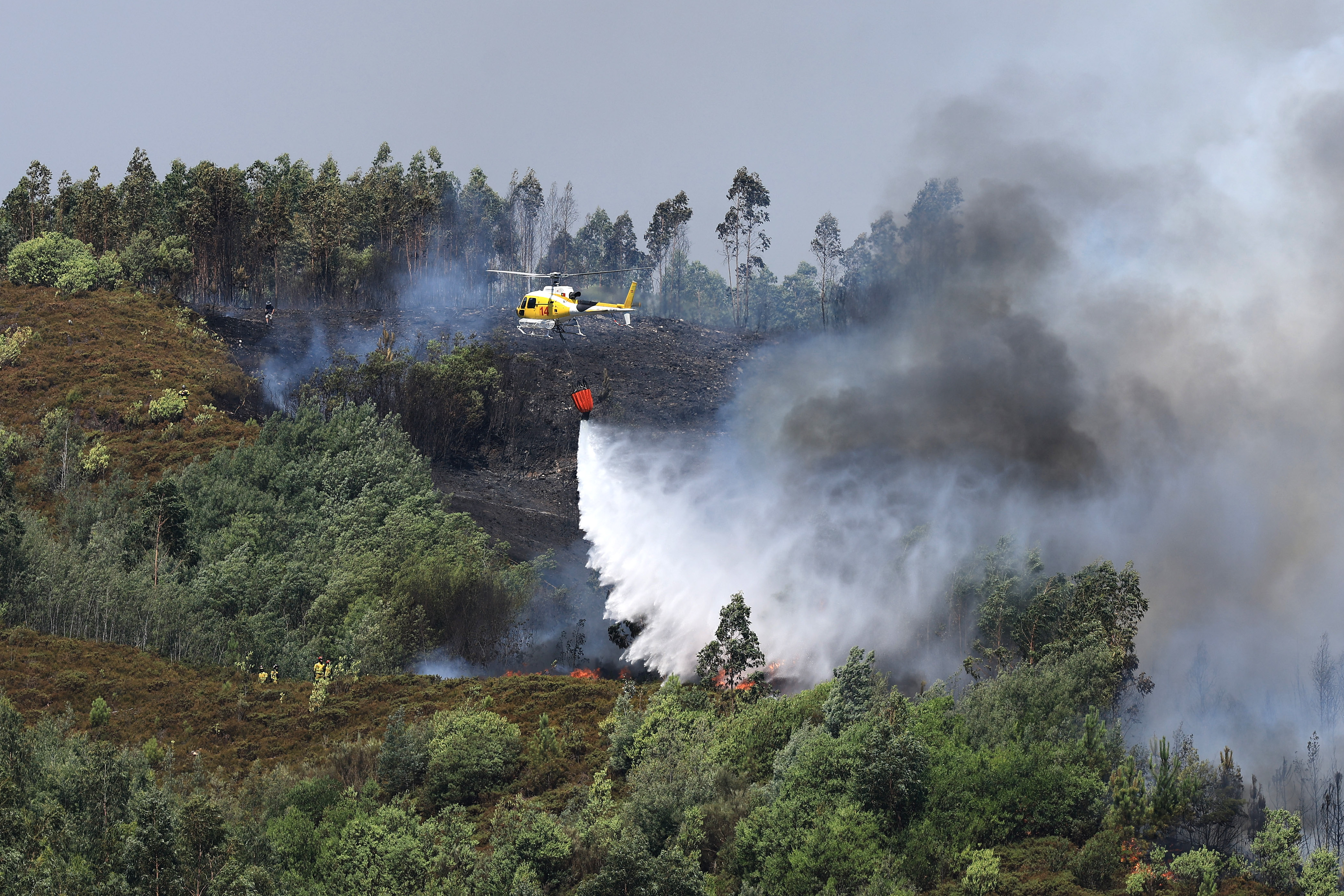 Acidente deixa helicóptero inoperacional junto ao fogo em Arcos de Valdevez. Não há feridos