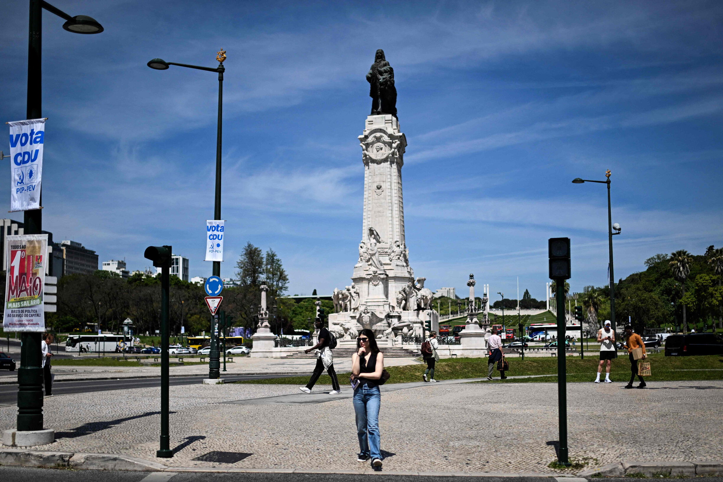 Lisbon Derby Forces Early Closure of Dozens of Establishments