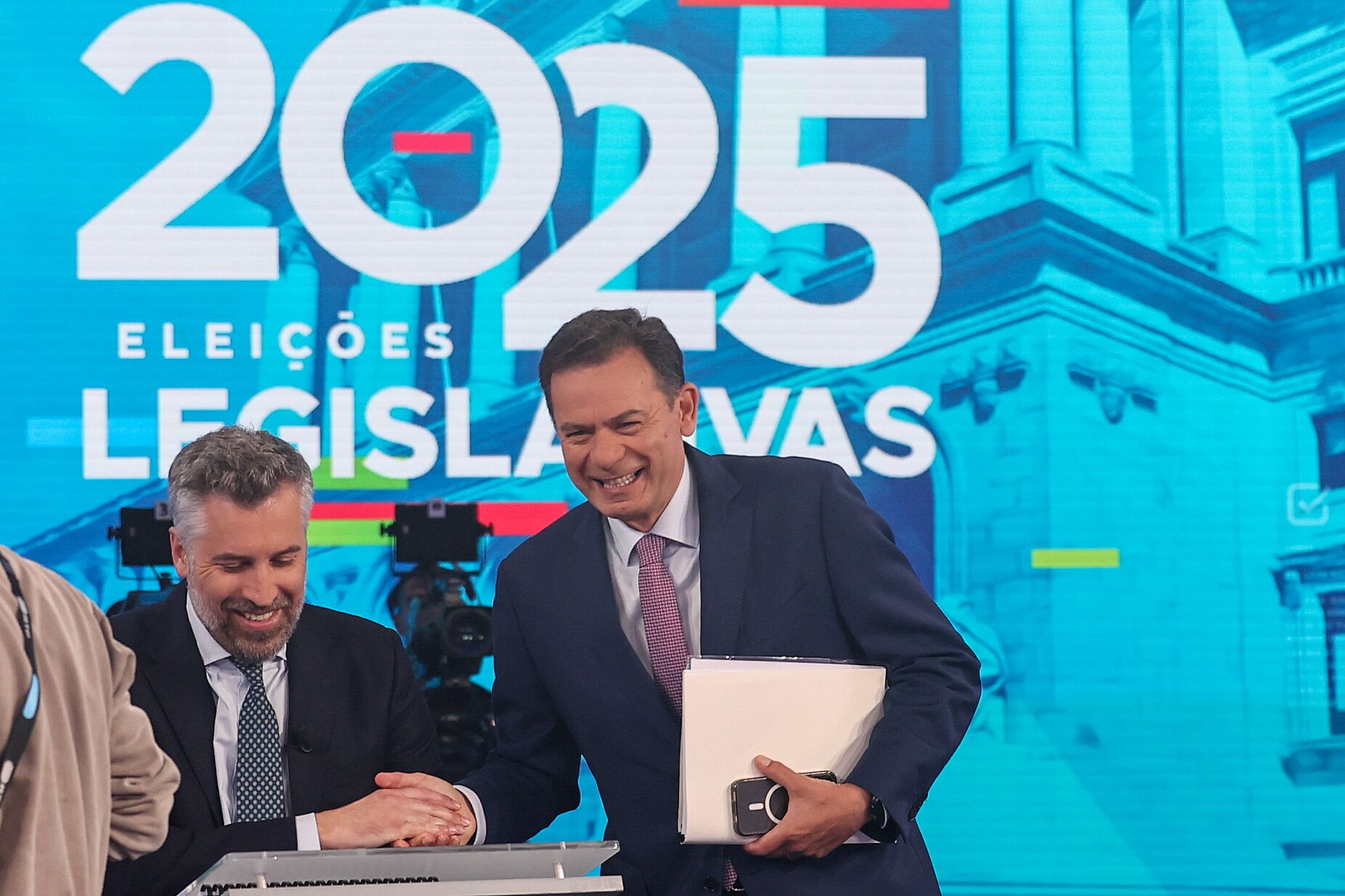 Sondagem diária: AD e PS entram na última semana a cair. IL e Chega recuperam