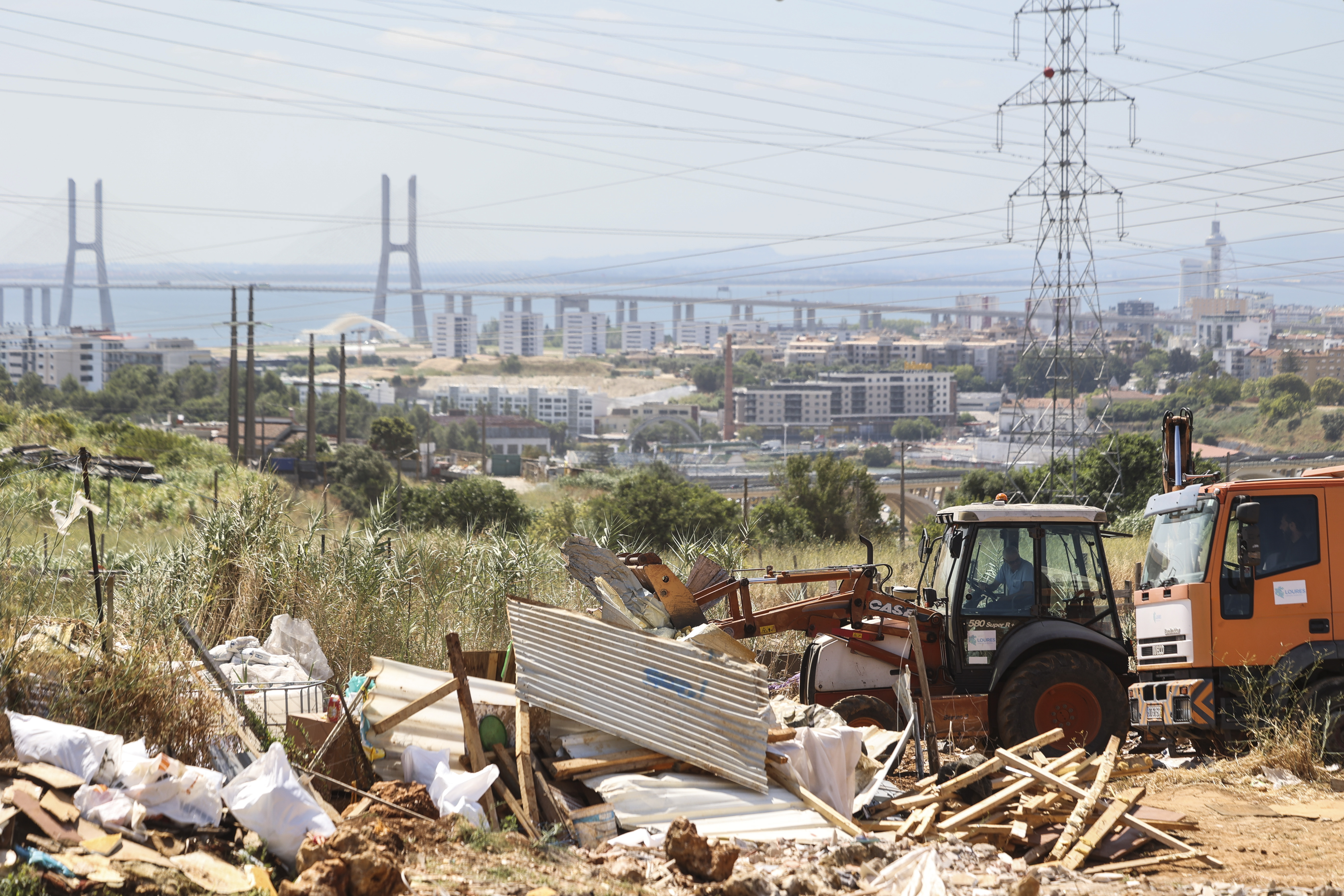 Câmara de Loures vai demolir mais quatro construções precárias no Talude Militar
