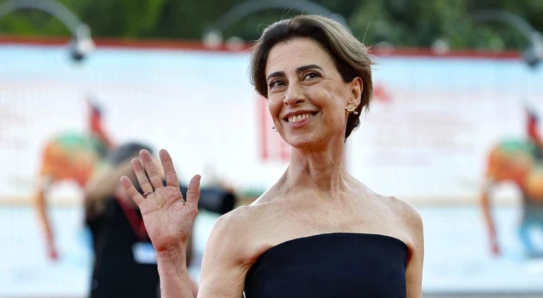 Brasileira Fernanda Torres faz história ao ganhar Globo de Ouro de Melhor Atriz